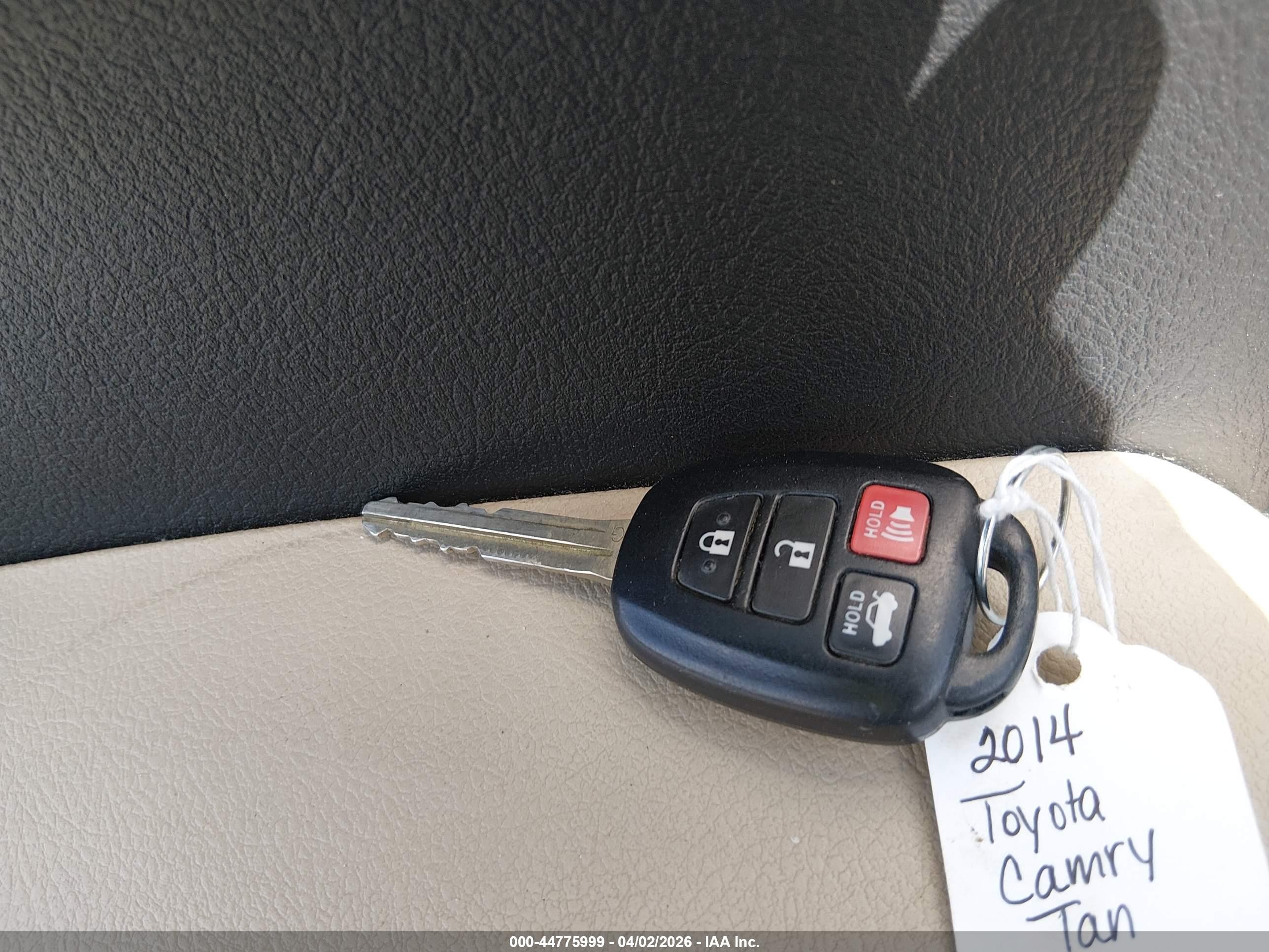 2014 Toyota Camry Le Tan vin: 4T1BF1FK5EU765867