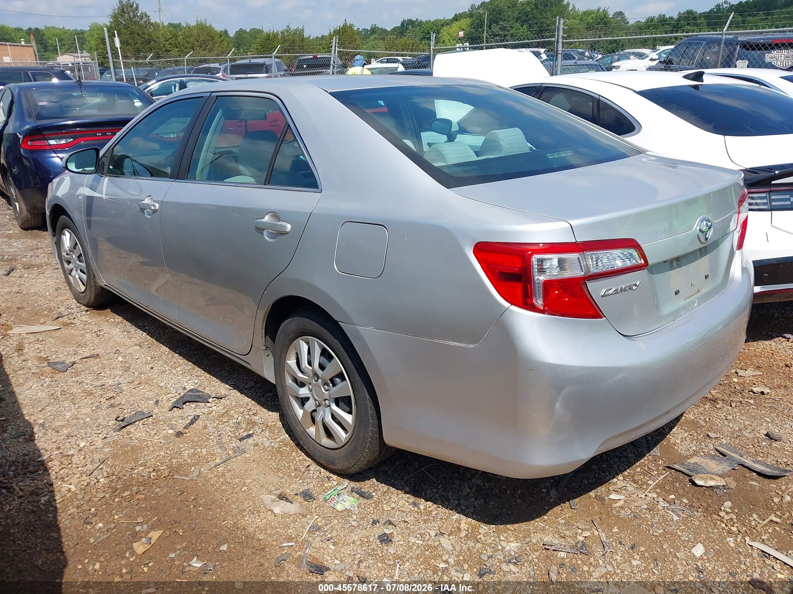 2014 Toyota Camry Le Silver vin: 4T1BF1FK5EU792809