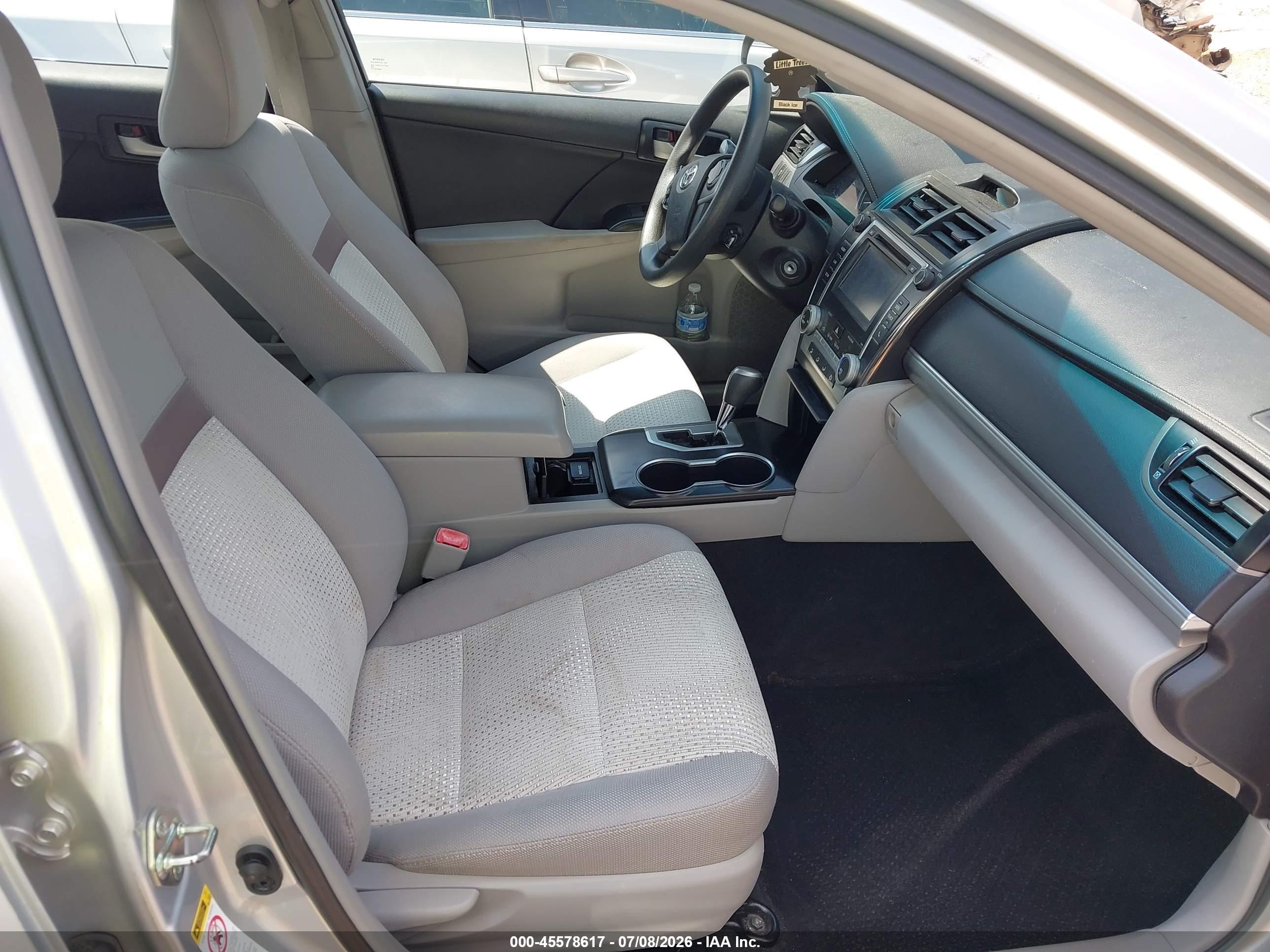 2014 Toyota Camry Le Silver vin: 4T1BF1FK5EU792809