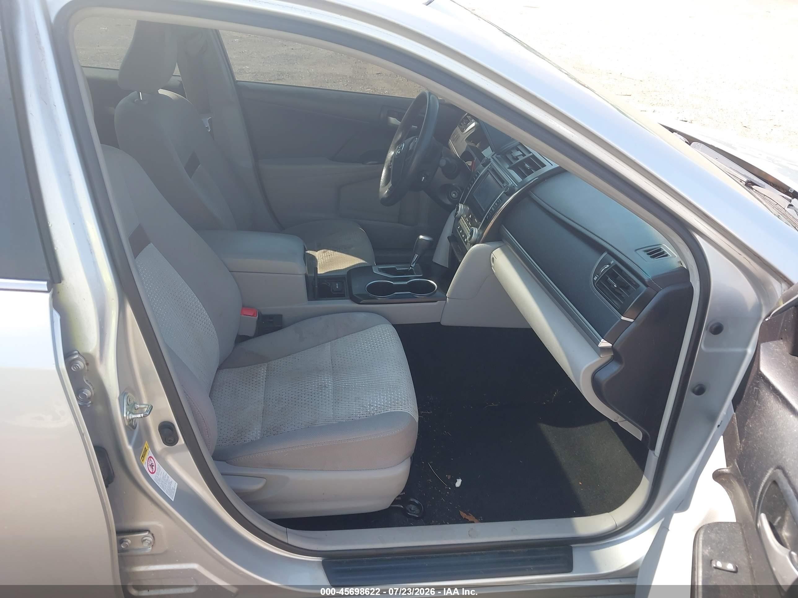 2014 Toyota Camry Le Silver vin: 4T1BF1FK5EU812380
