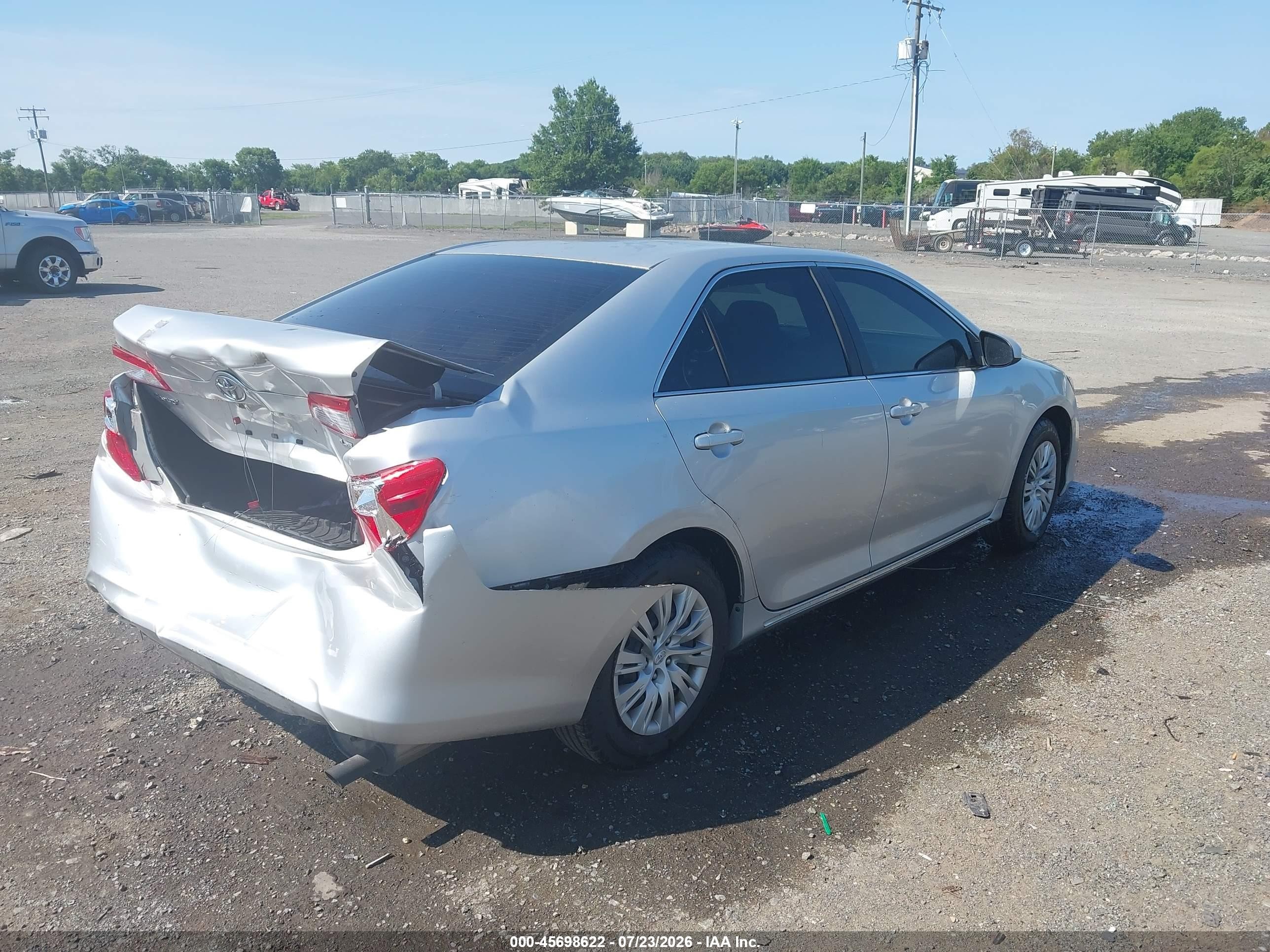 2014 Toyota Camry Le Silver vin: 4T1BF1FK5EU812380
