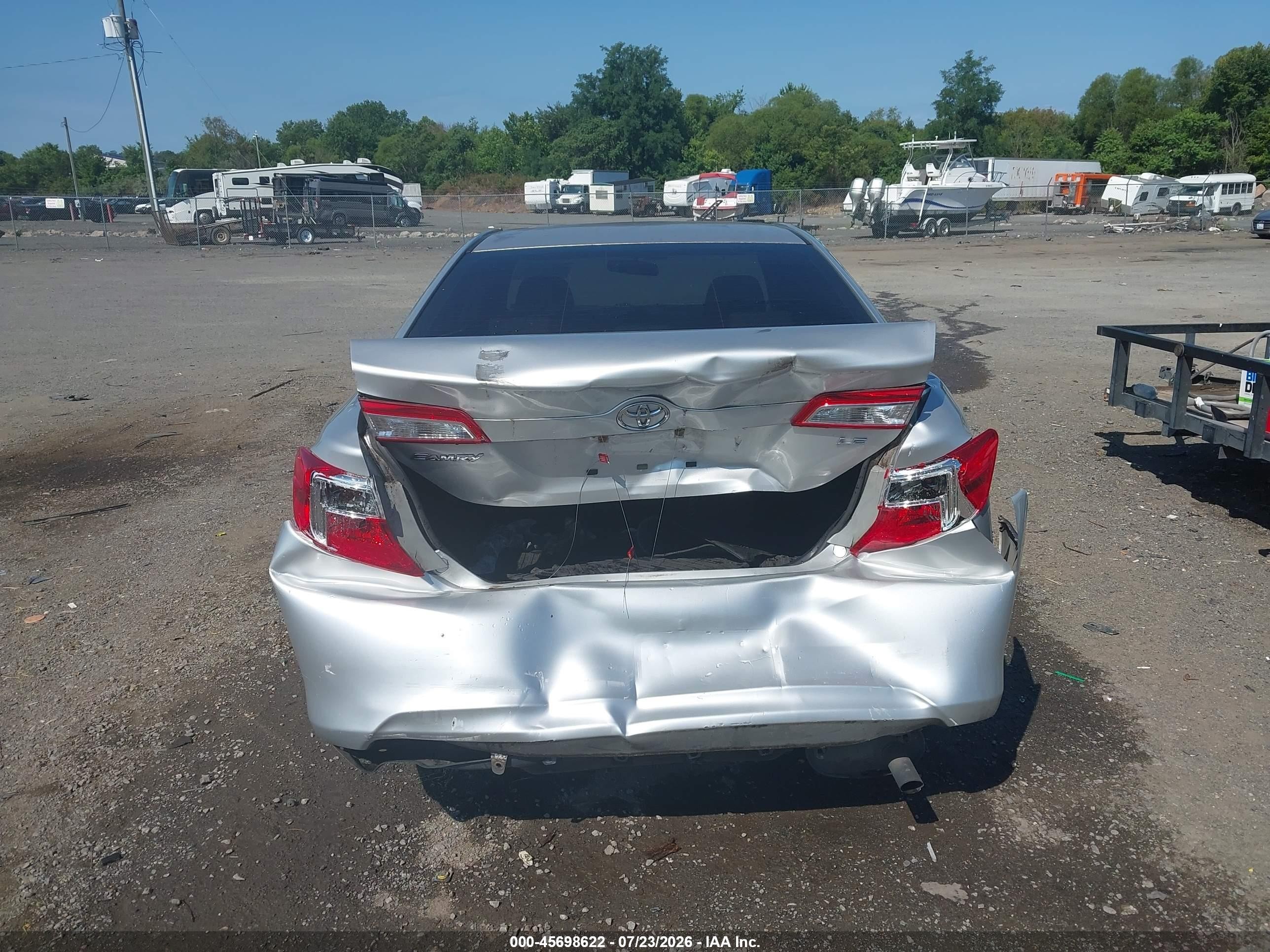 2014 Toyota Camry Le Silver vin: 4T1BF1FK5EU812380