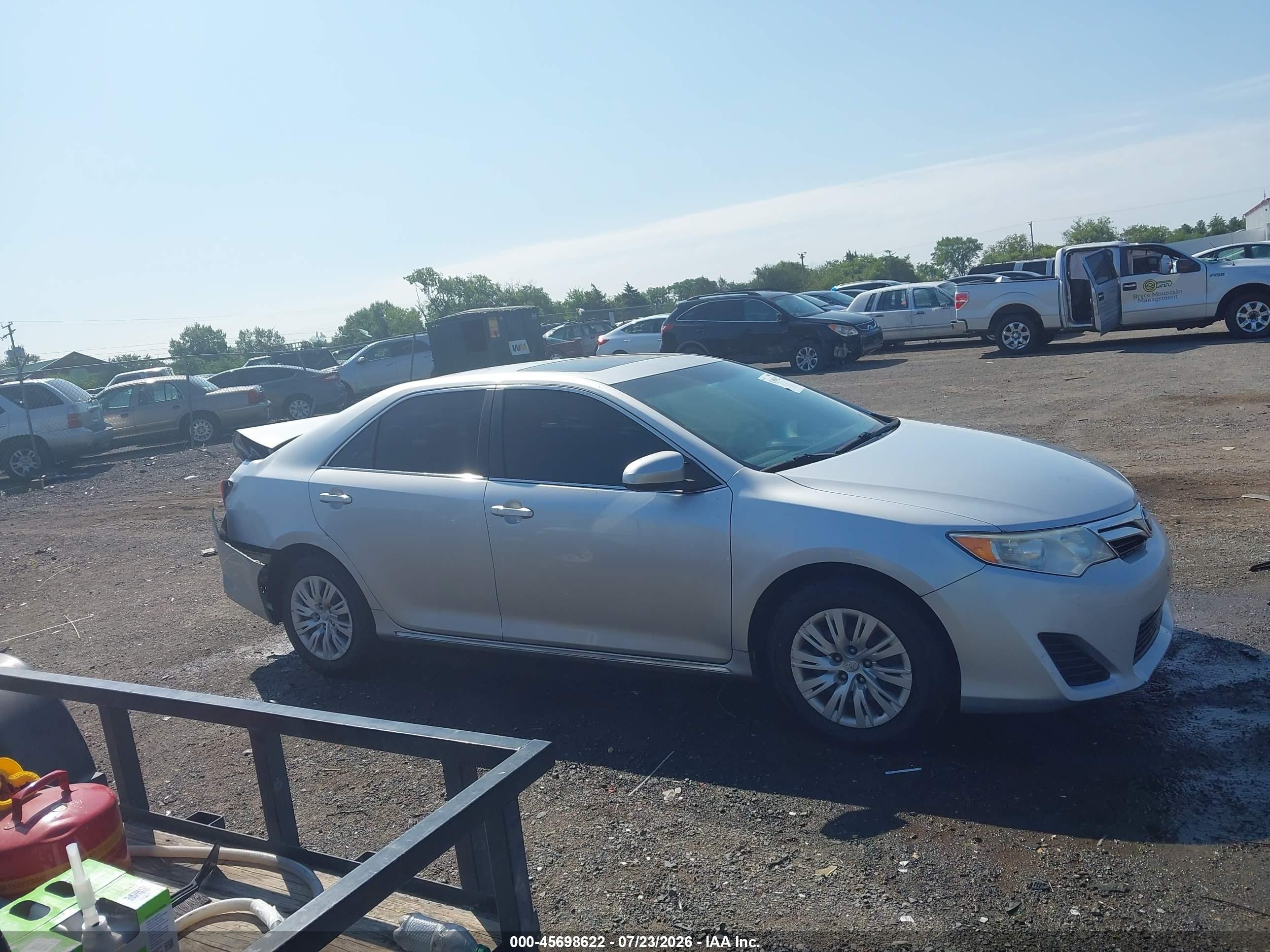 2014 Toyota Camry Le Silver vin: 4T1BF1FK5EU812380