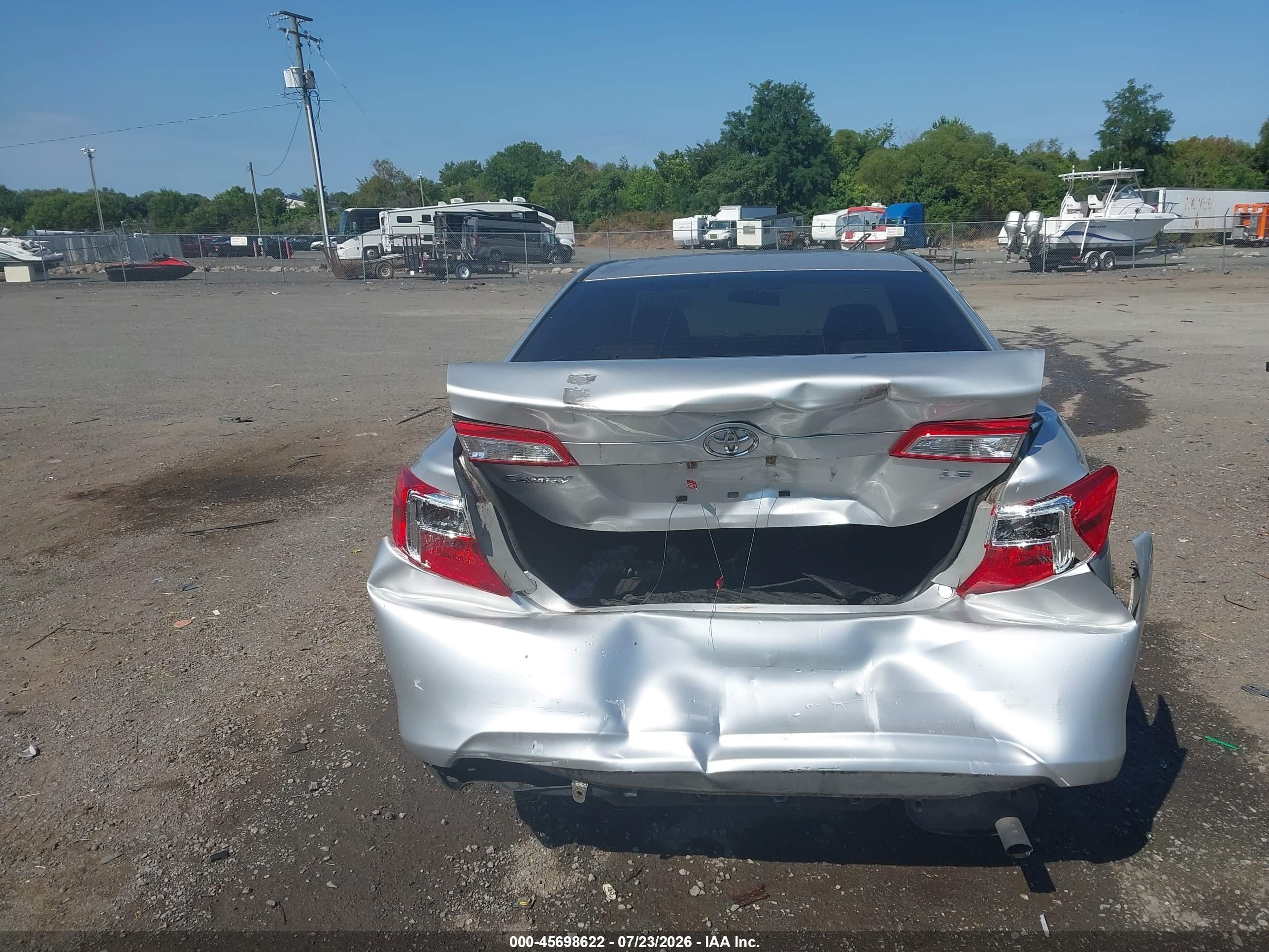 2014 Toyota Camry Le Silver vin: 4T1BF1FK5EU812380