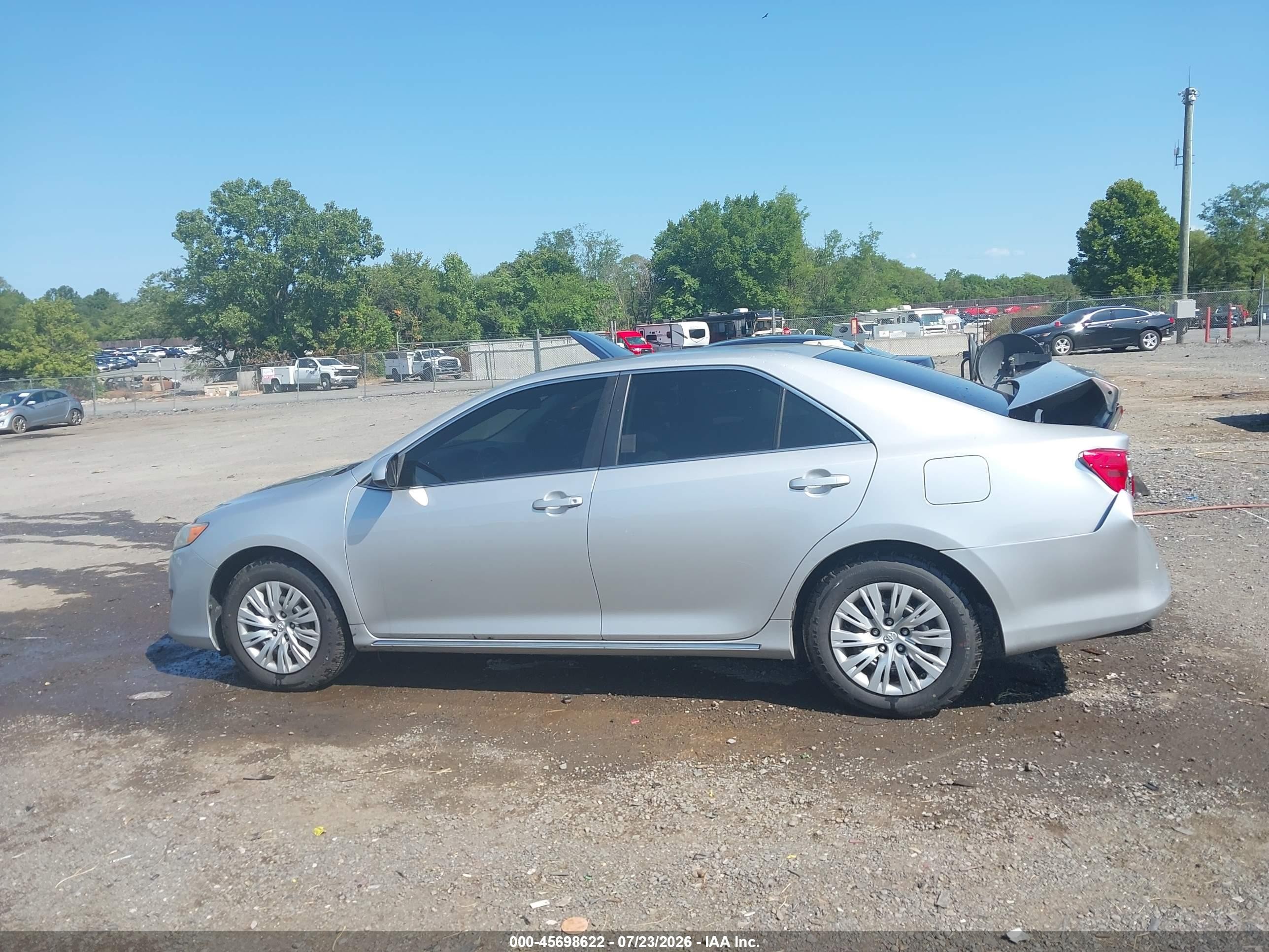 2014 Toyota Camry Le Silver vin: 4T1BF1FK5EU812380
