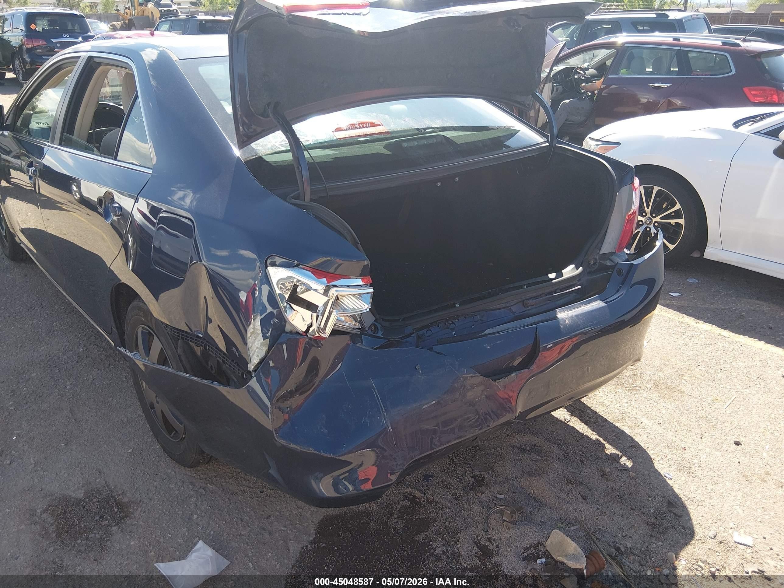 2014 Toyota Camry Le Dark Blue vin: 4T1BF1FK5EU824562