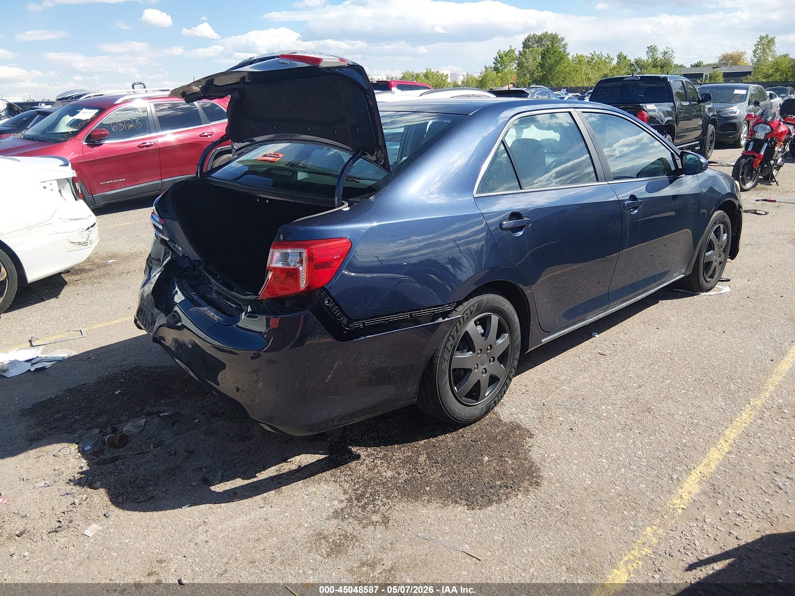 2014 Toyota Camry Le Dark Blue vin: 4T1BF1FK5EU824562