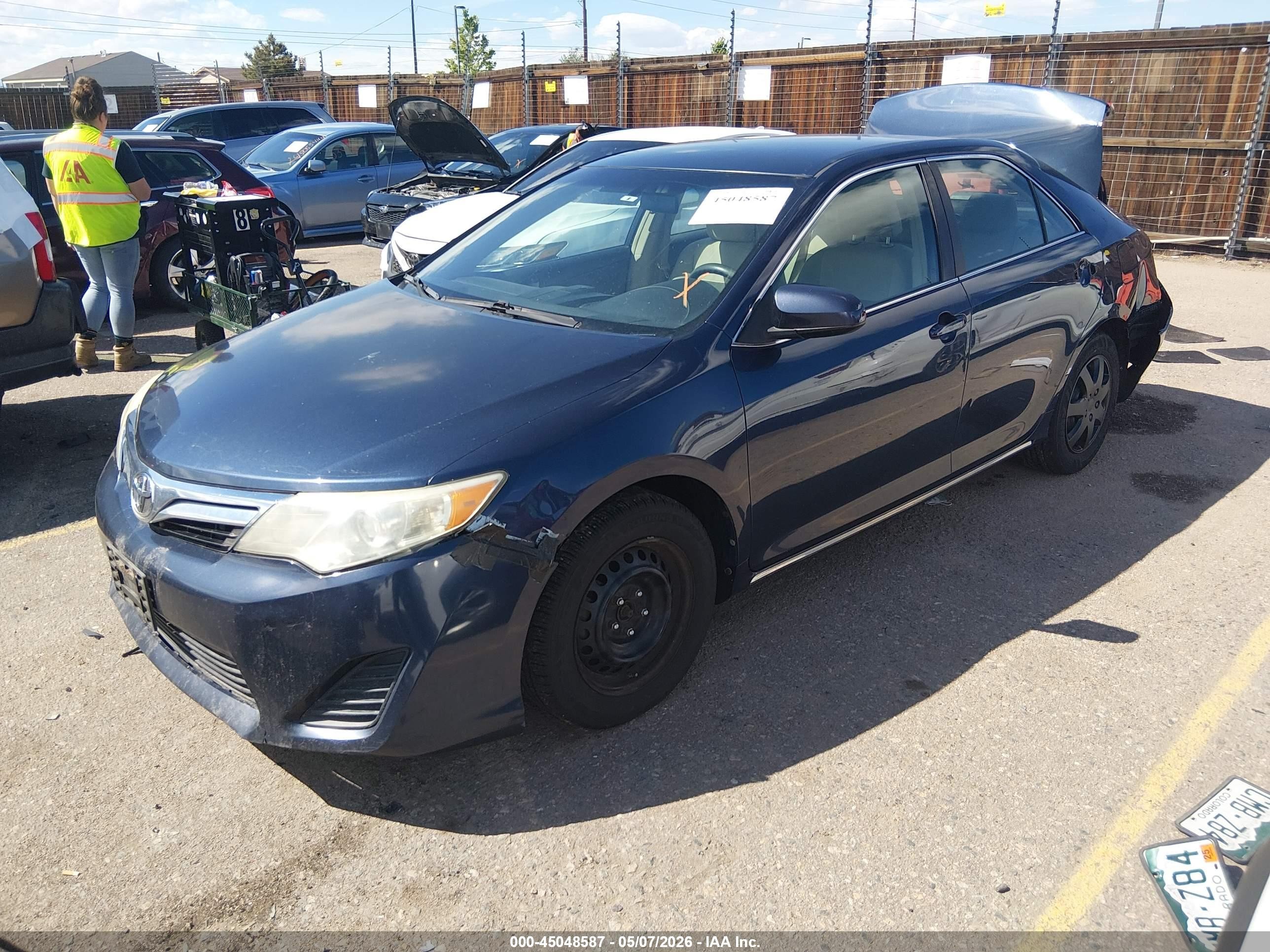 2014 Toyota Camry Le Dark Blue vin: 4T1BF1FK5EU824562