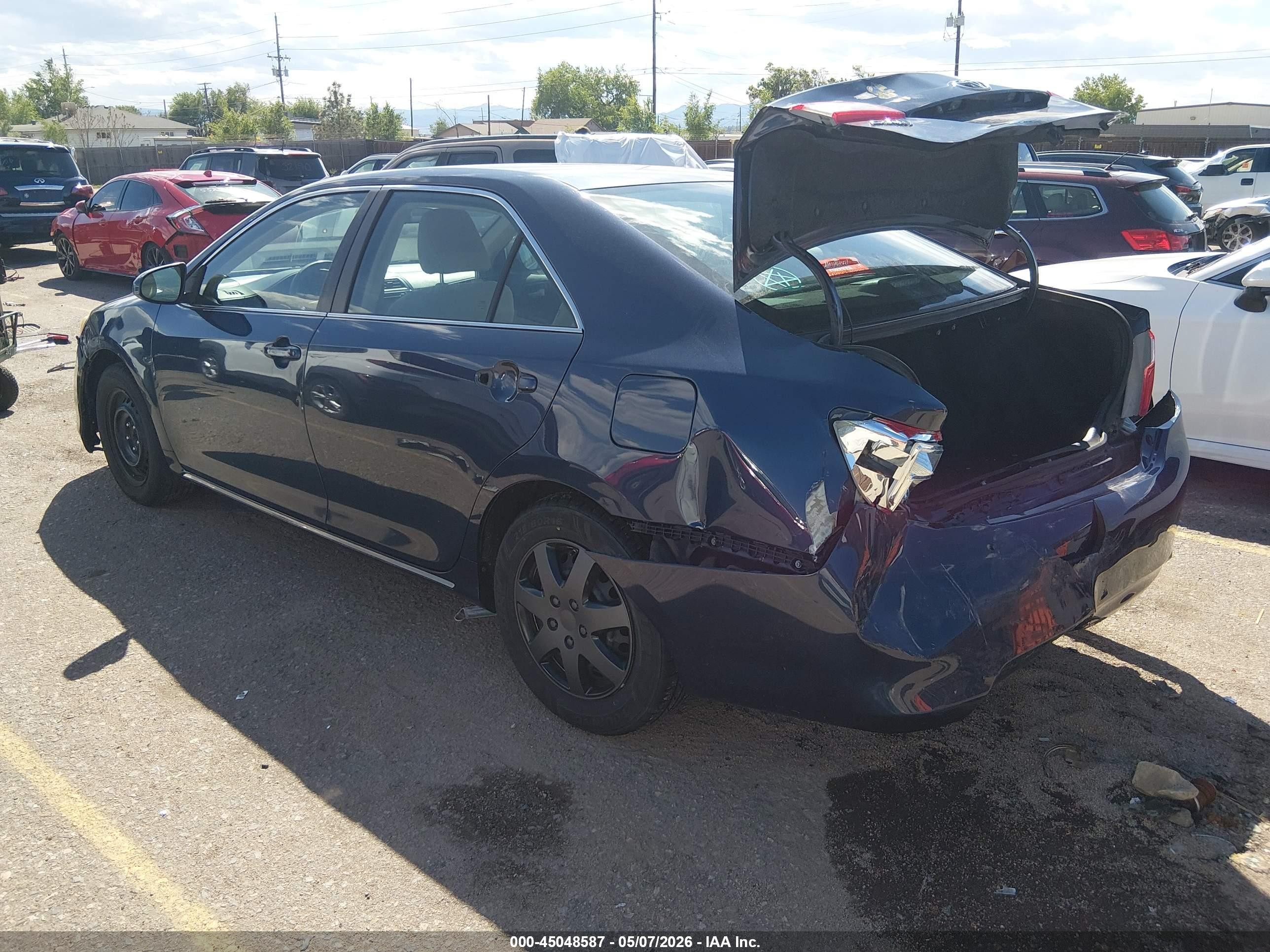 2014 Toyota Camry Le Dark Blue vin: 4T1BF1FK5EU824562