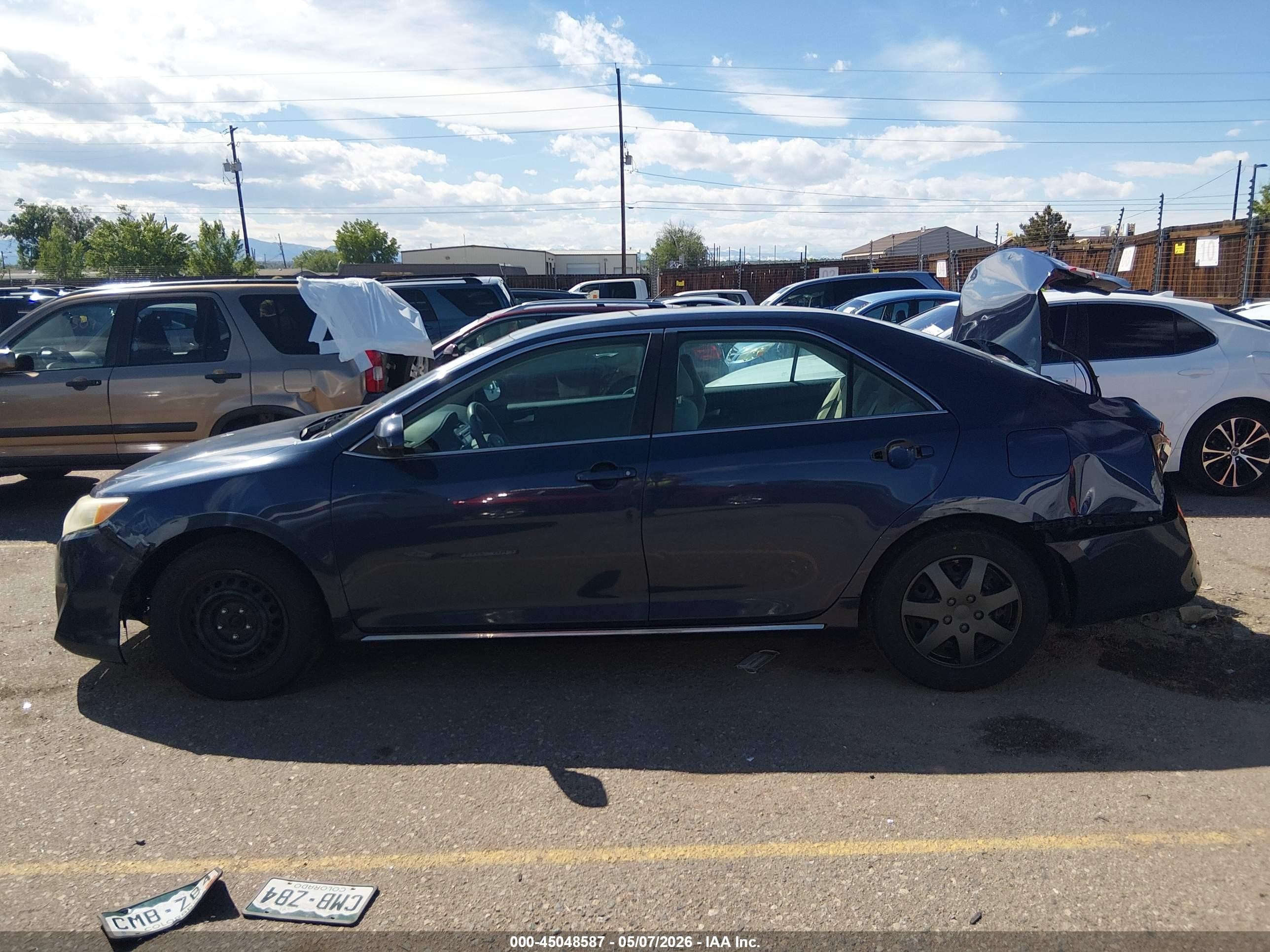 2014 Toyota Camry Le Dark Blue vin: 4T1BF1FK5EU824562