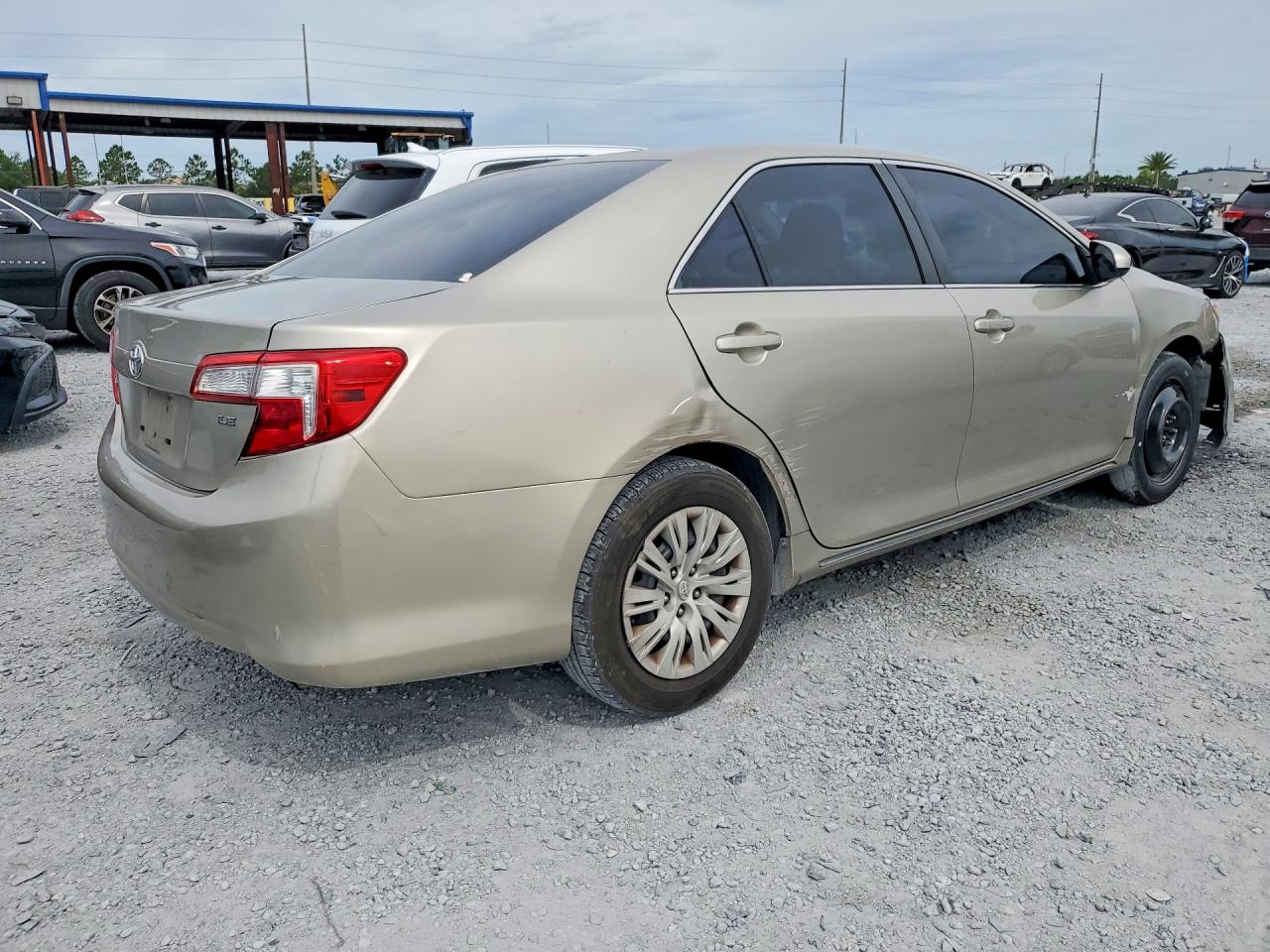 2014 Toyota Camry Le Gold vin: 4T1BF1FK5EU852734
