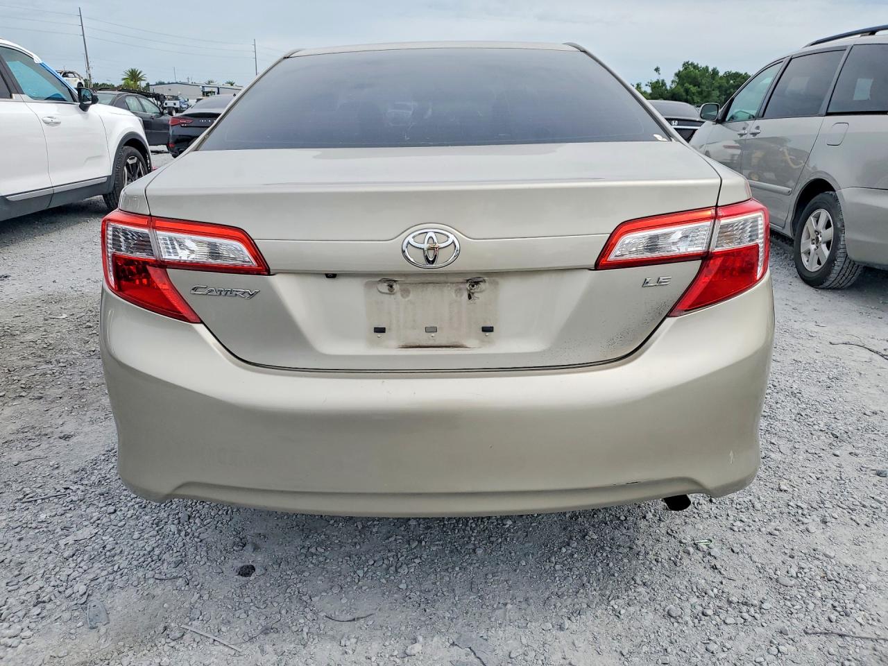 2014 Toyota Camry Le Gold vin: 4T1BF1FK5EU852734