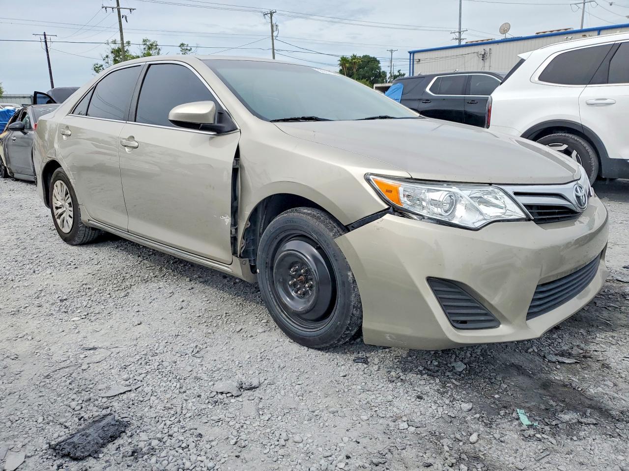 2014 Toyota Camry Le Gold vin: 4T1BF1FK5EU852734
