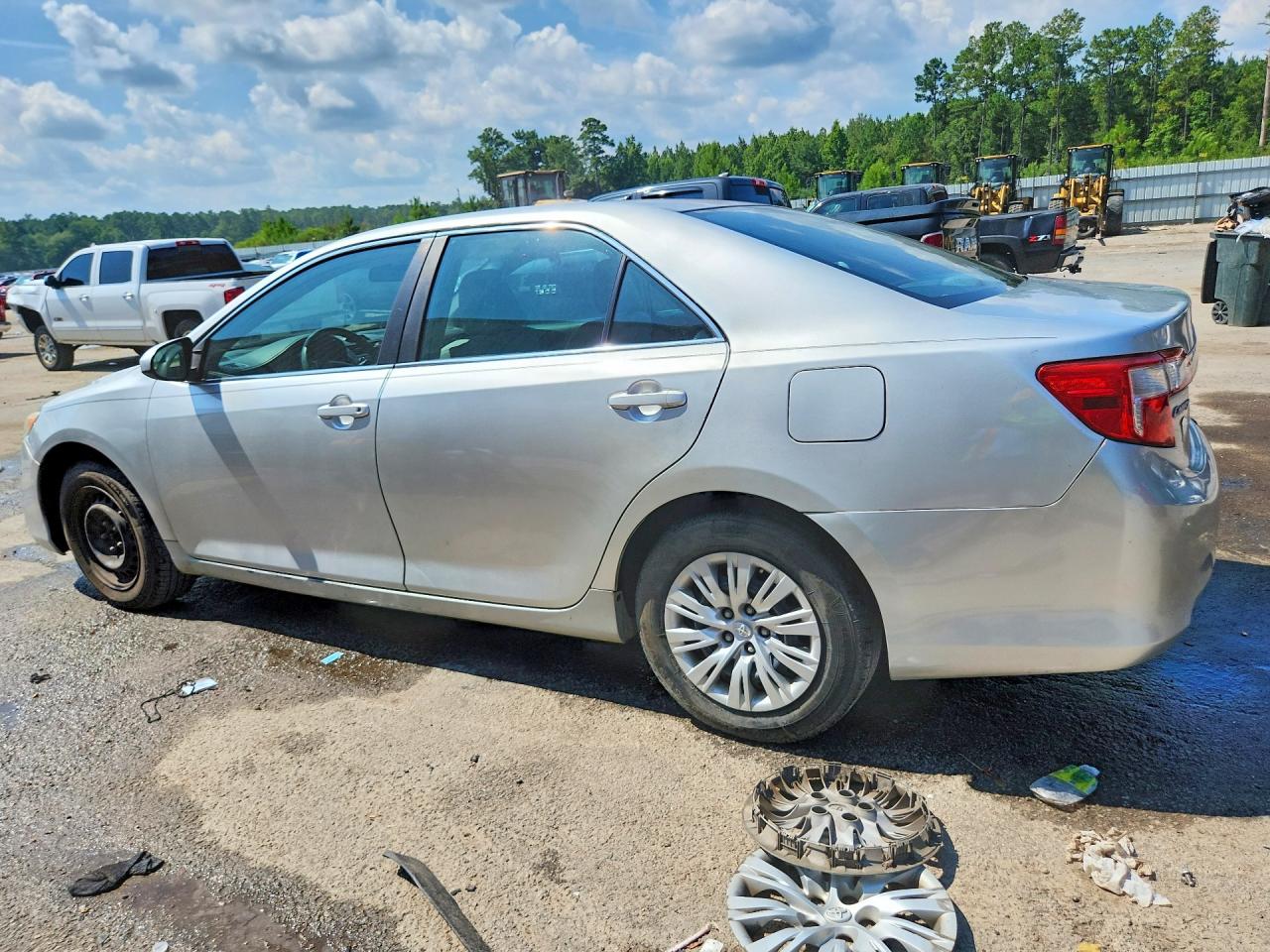 2014 Toyota Camry L Silver vin: 4T1BF1FK5EU855536