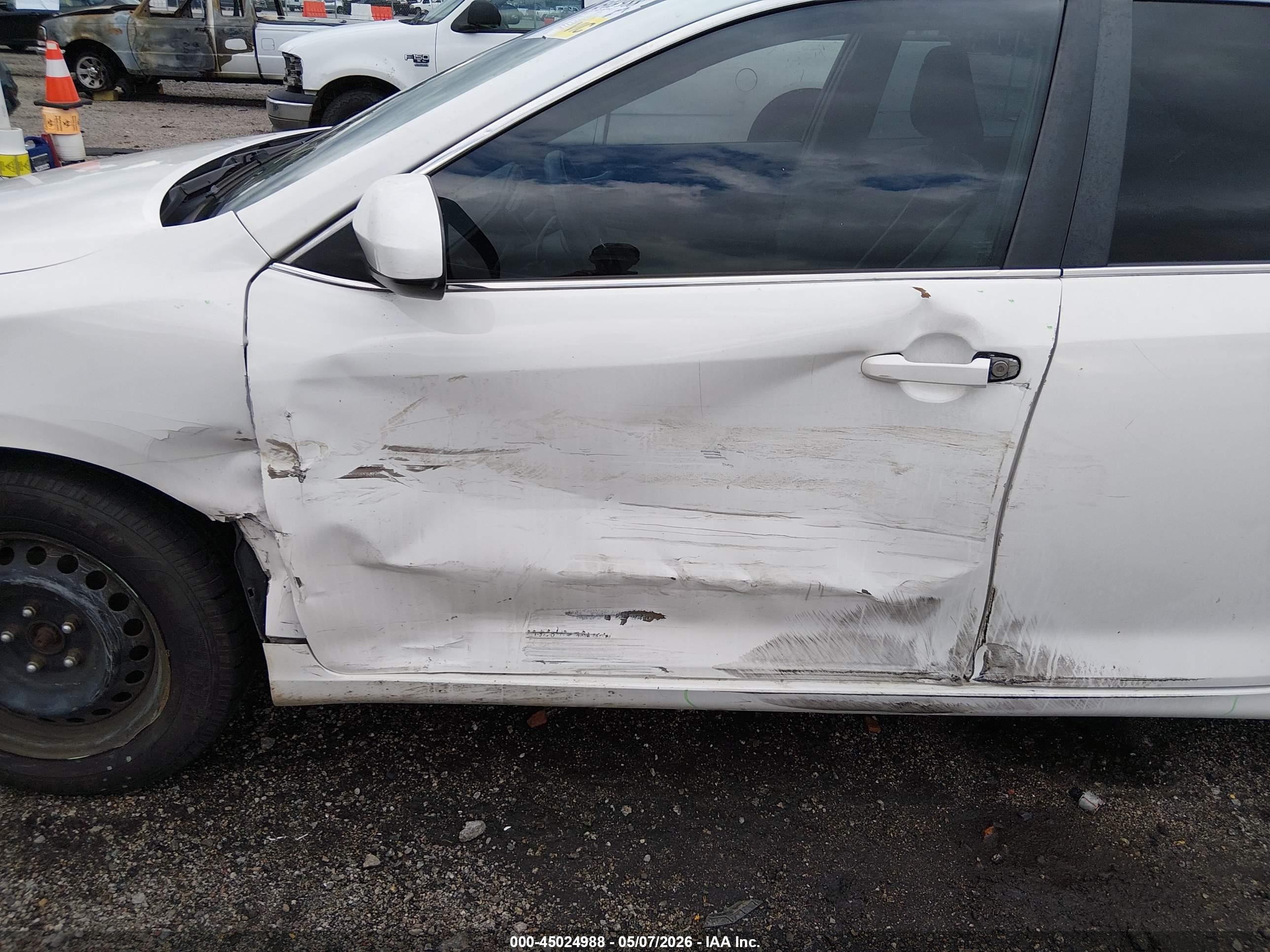 2014 Toyota Camry L White vin: 4T1BF1FK5EU866505