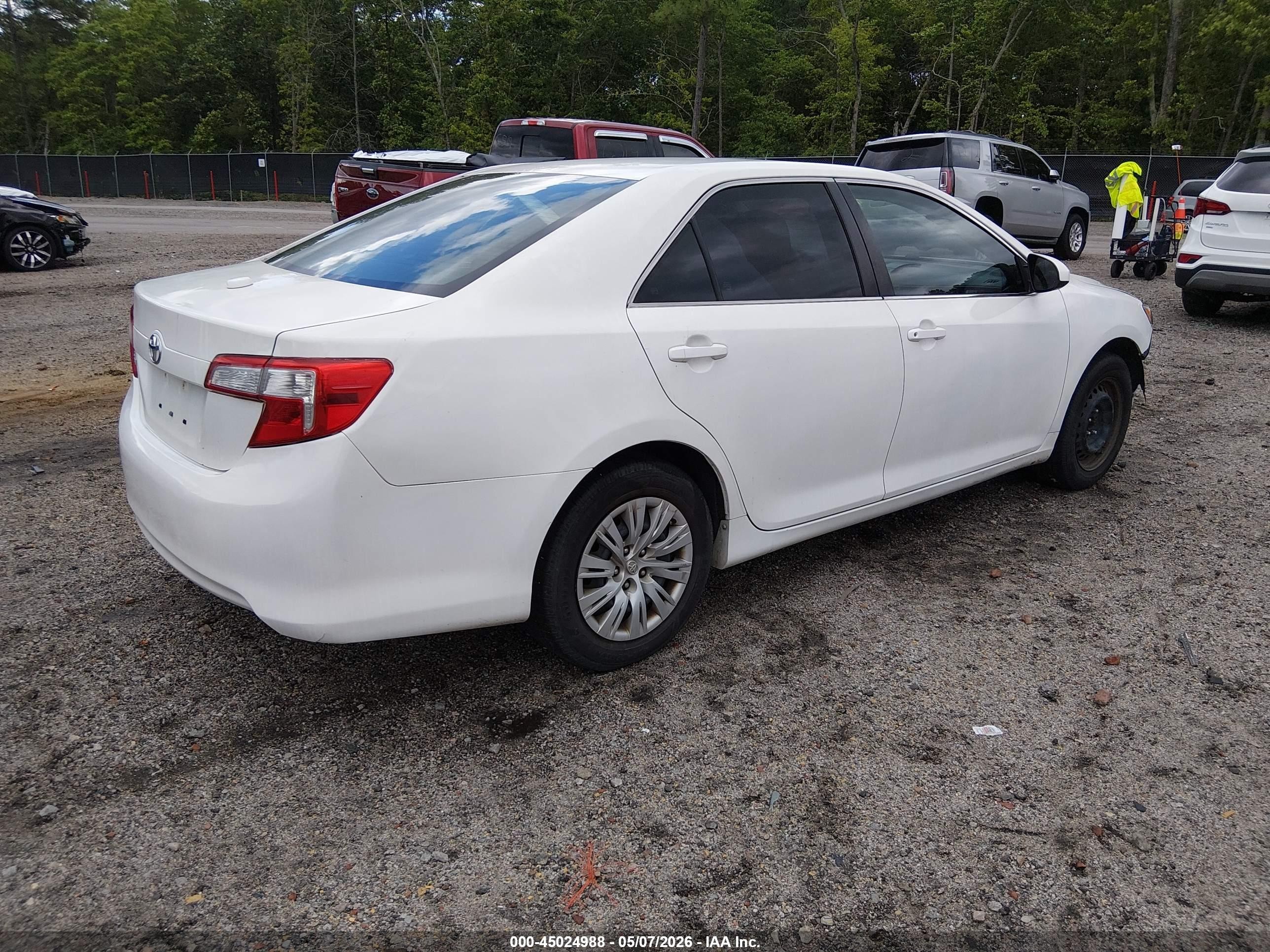 2014 Toyota Camry L White vin: 4T1BF1FK5EU866505