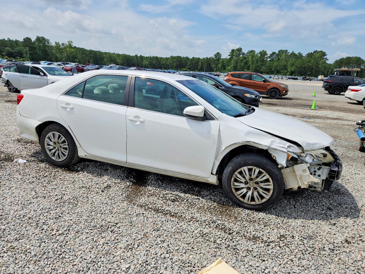 2014 Toyota Camry Le White vin: 4T1BF1FK5EU869968
