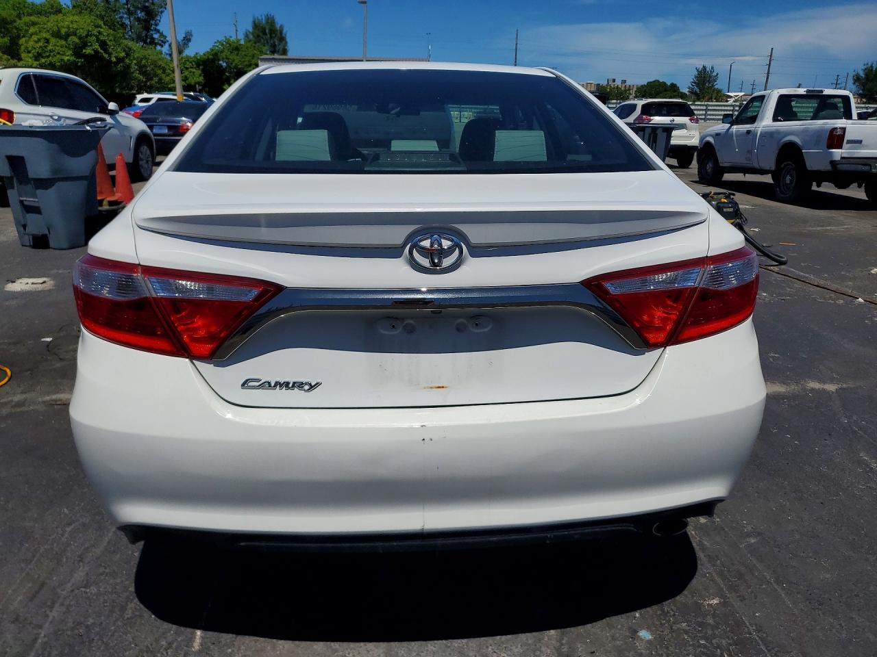 2015 Toyota Camry Se White vin: 4T1BF1FK5FU025155