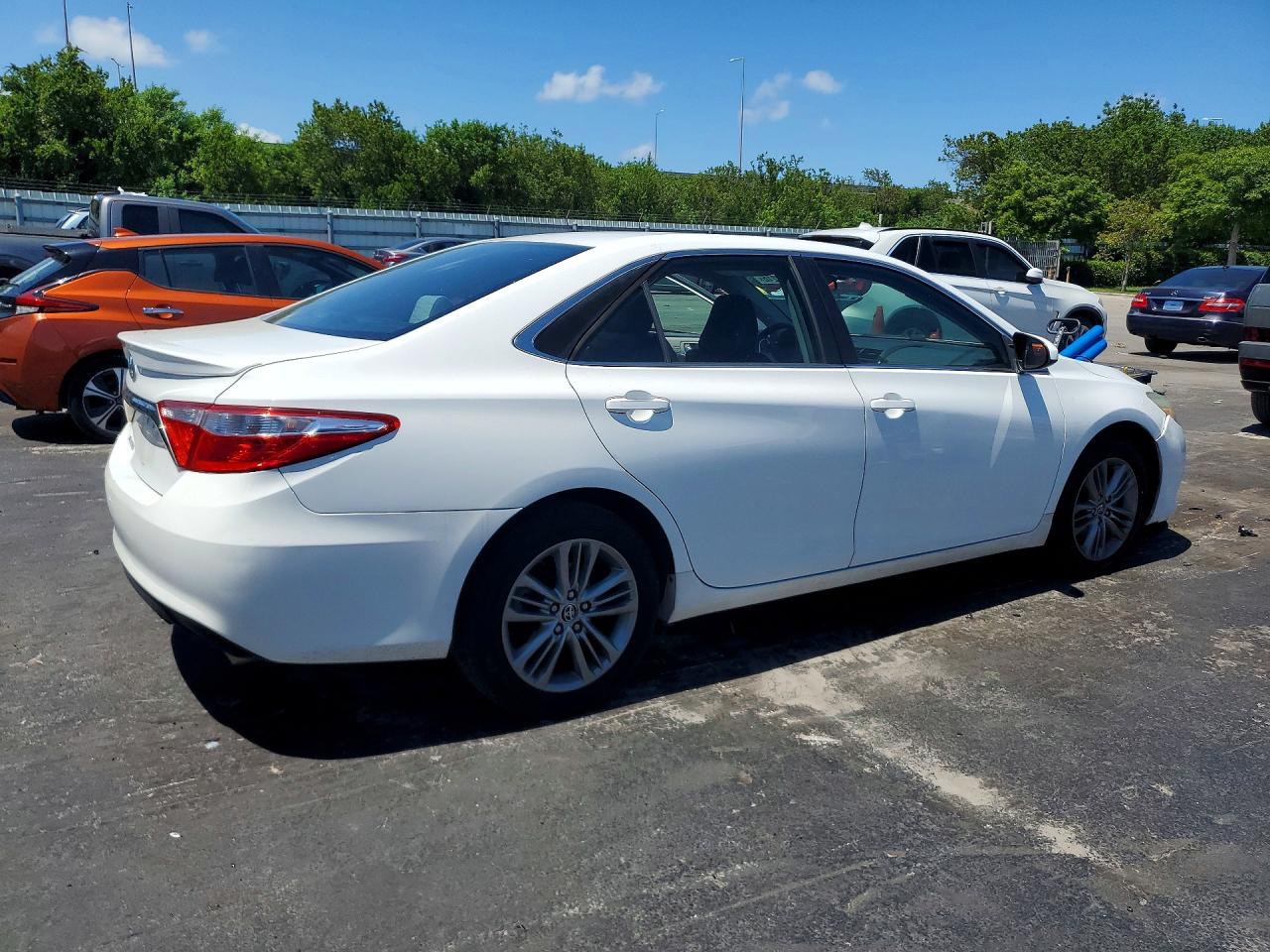 2015 Toyota Camry Se White vin: 4T1BF1FK5FU025155