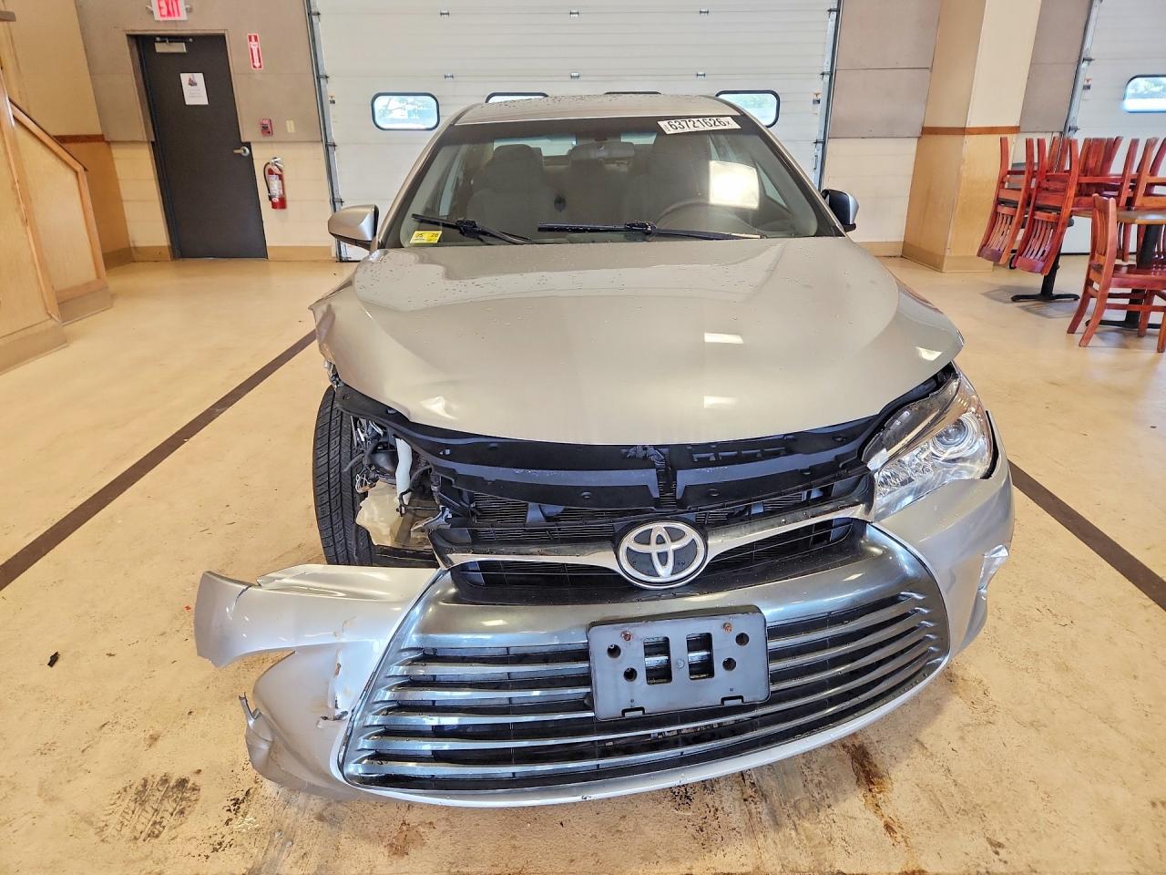 2015 Toyota Camry Le Серебряный vin: 4T1BF1FK5FU027780