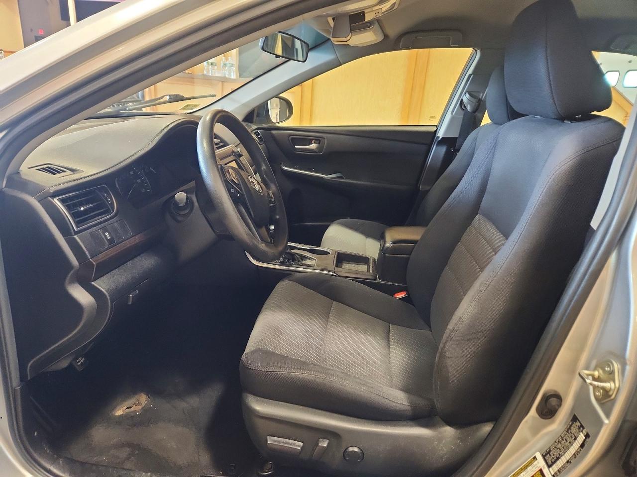2015 Toyota Camry Le Серебряный vin: 4T1BF1FK5FU027780