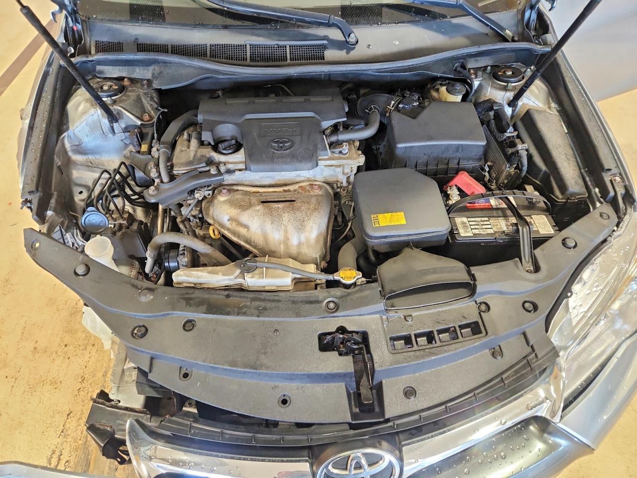 2015 Toyota Camry Le Серебряный vin: 4T1BF1FK5FU027780