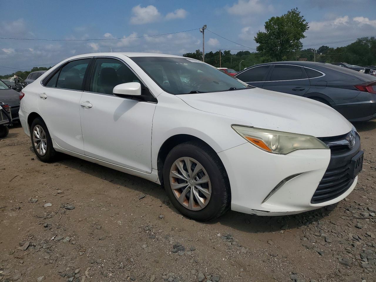 2015 Toyota Camry Le White vin: 4T1BF1FK5FU036155
