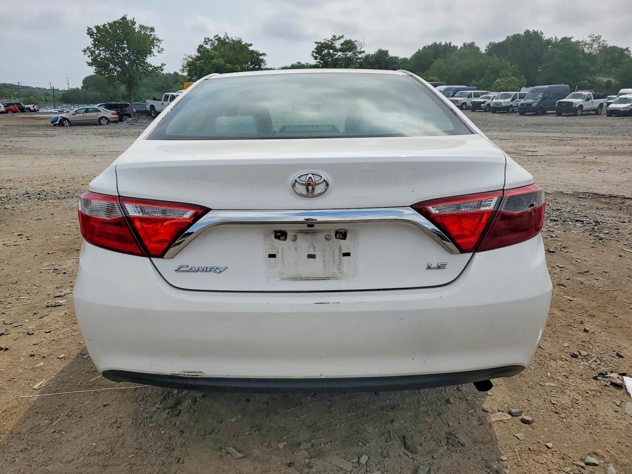 2015 Toyota Camry Le White vin: 4T1BF1FK5FU036155