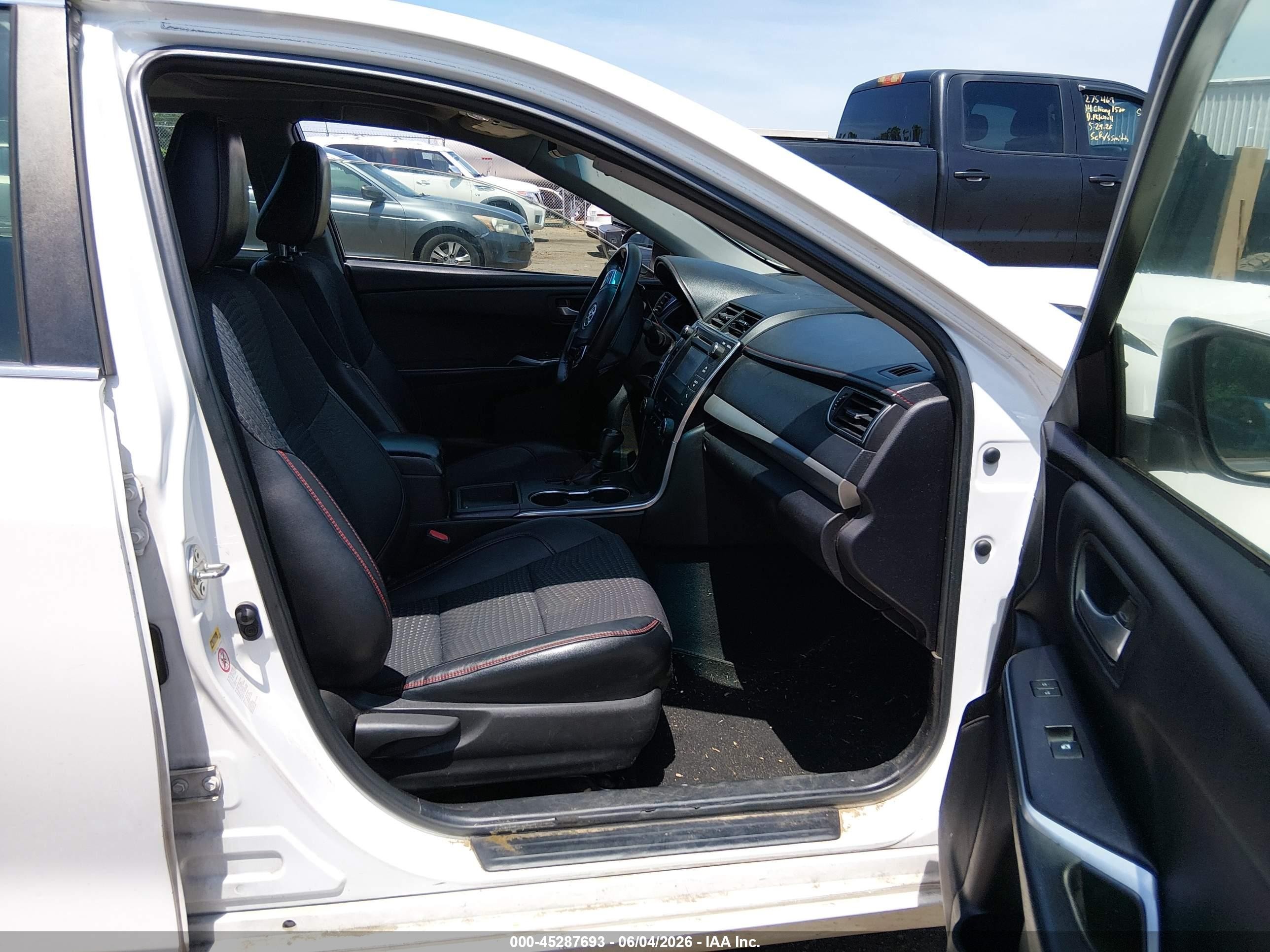 2015 Toyota Camry Se White vin: 4T1BF1FK5FU047379