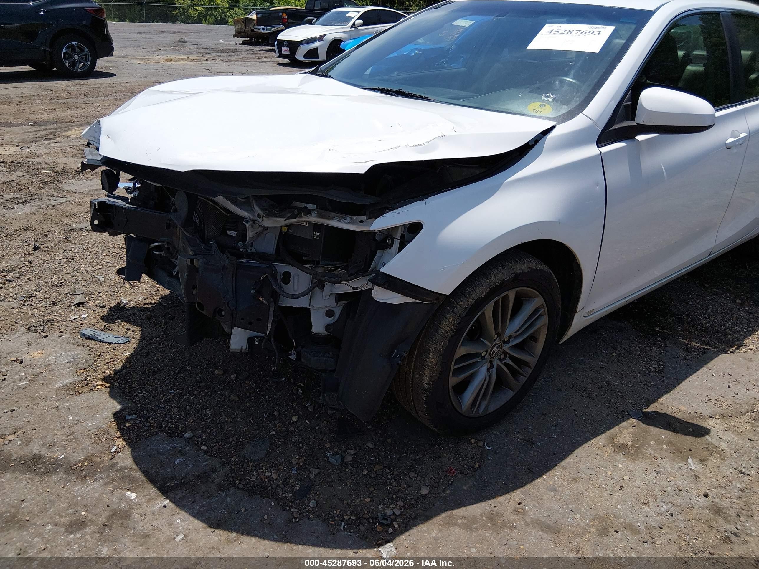2015 Toyota Camry Se White vin: 4T1BF1FK5FU047379
