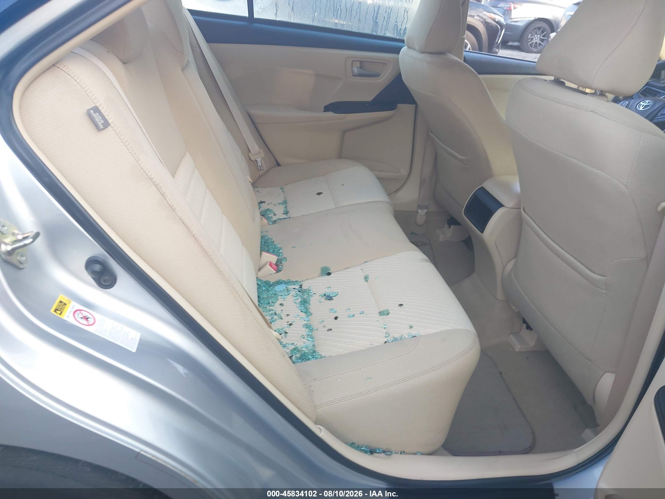 2015 Toyota Camry Le Серебряный vin: 4T1BF1FK5FU081466
