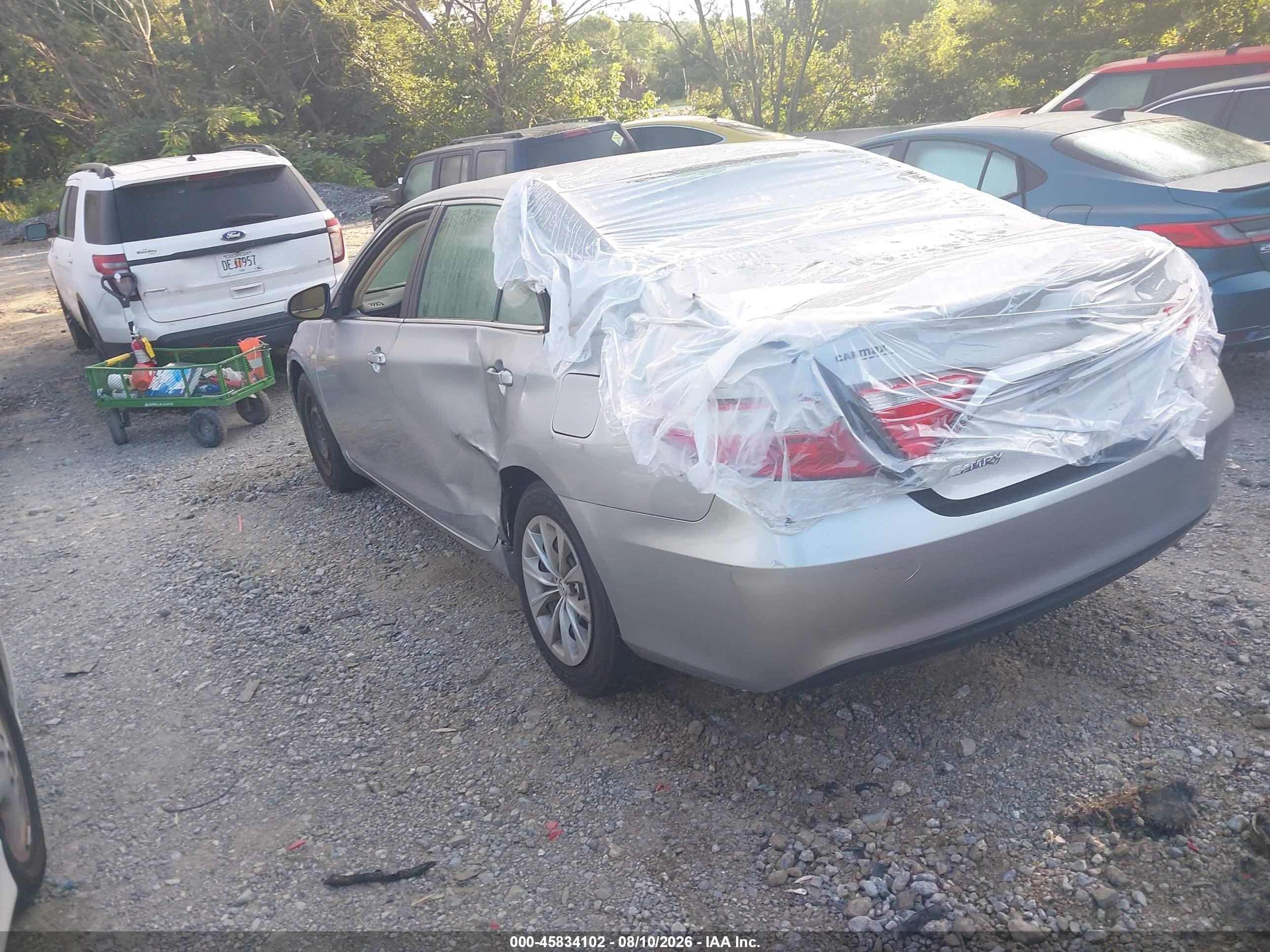 2015 Toyota Camry Le Серебряный vin: 4T1BF1FK5FU081466