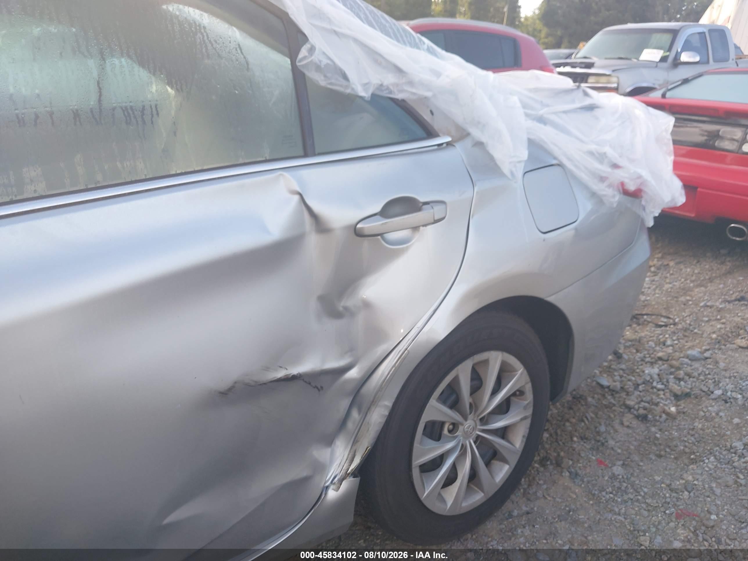 2015 Toyota Camry Le Серебряный vin: 4T1BF1FK5FU081466