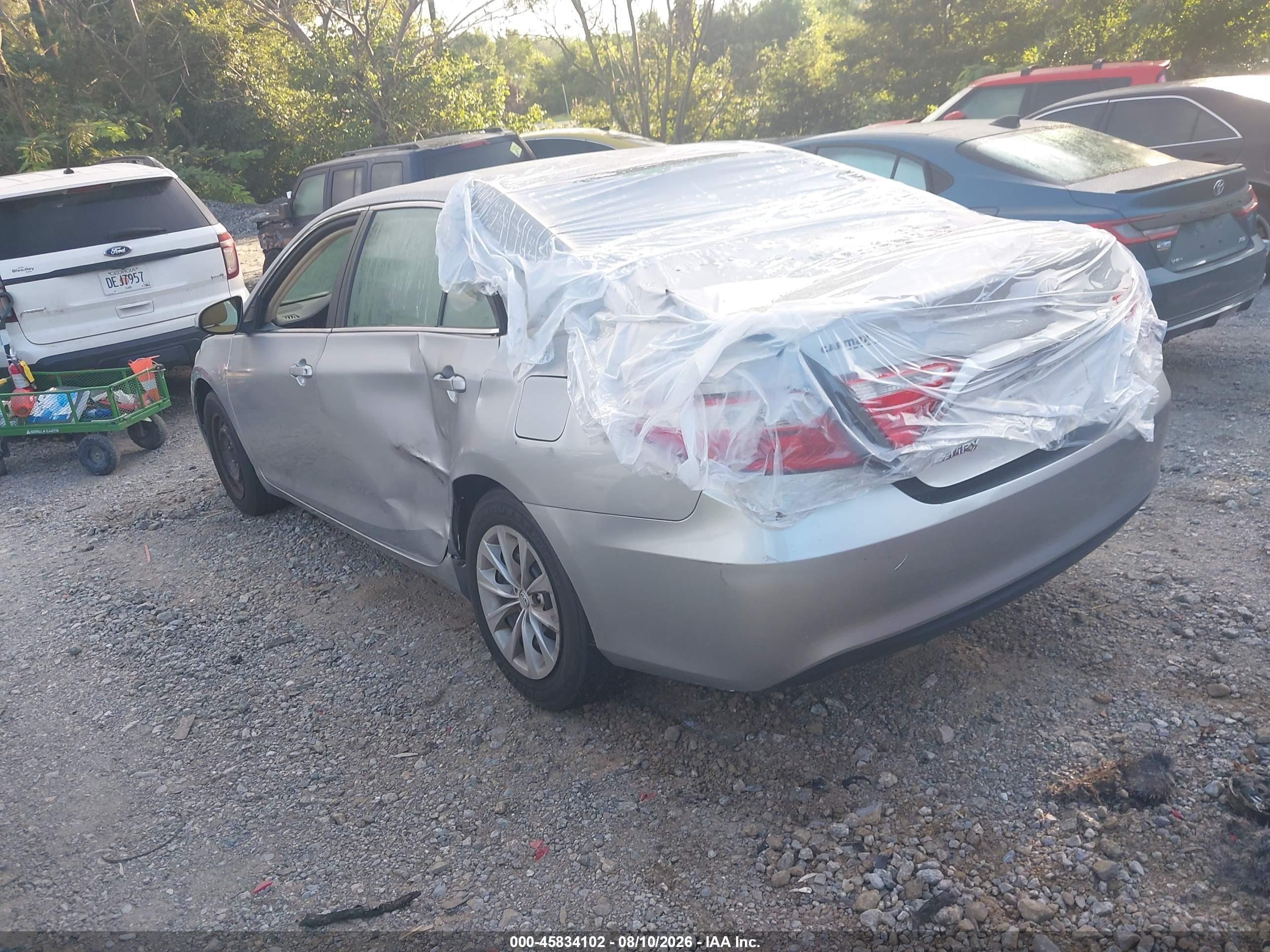 2015 Toyota Camry Le Серебряный vin: 4T1BF1FK5FU081466