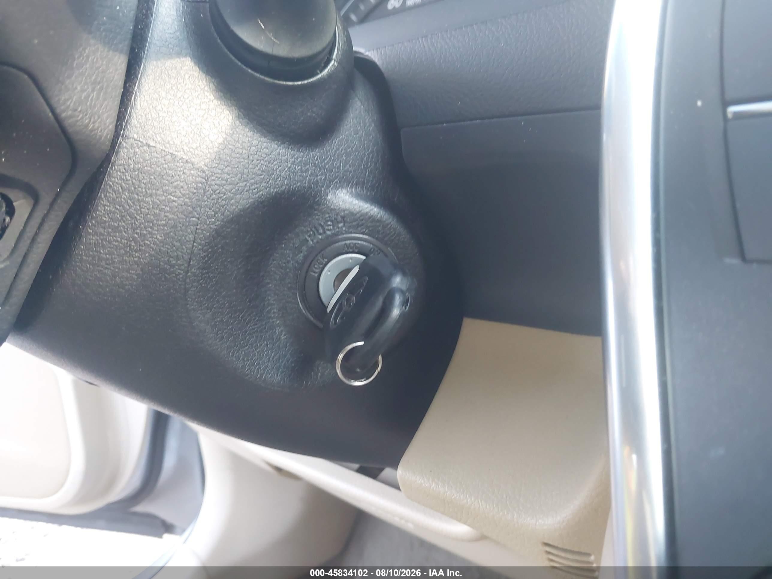 2015 Toyota Camry Le Серебряный vin: 4T1BF1FK5FU081466