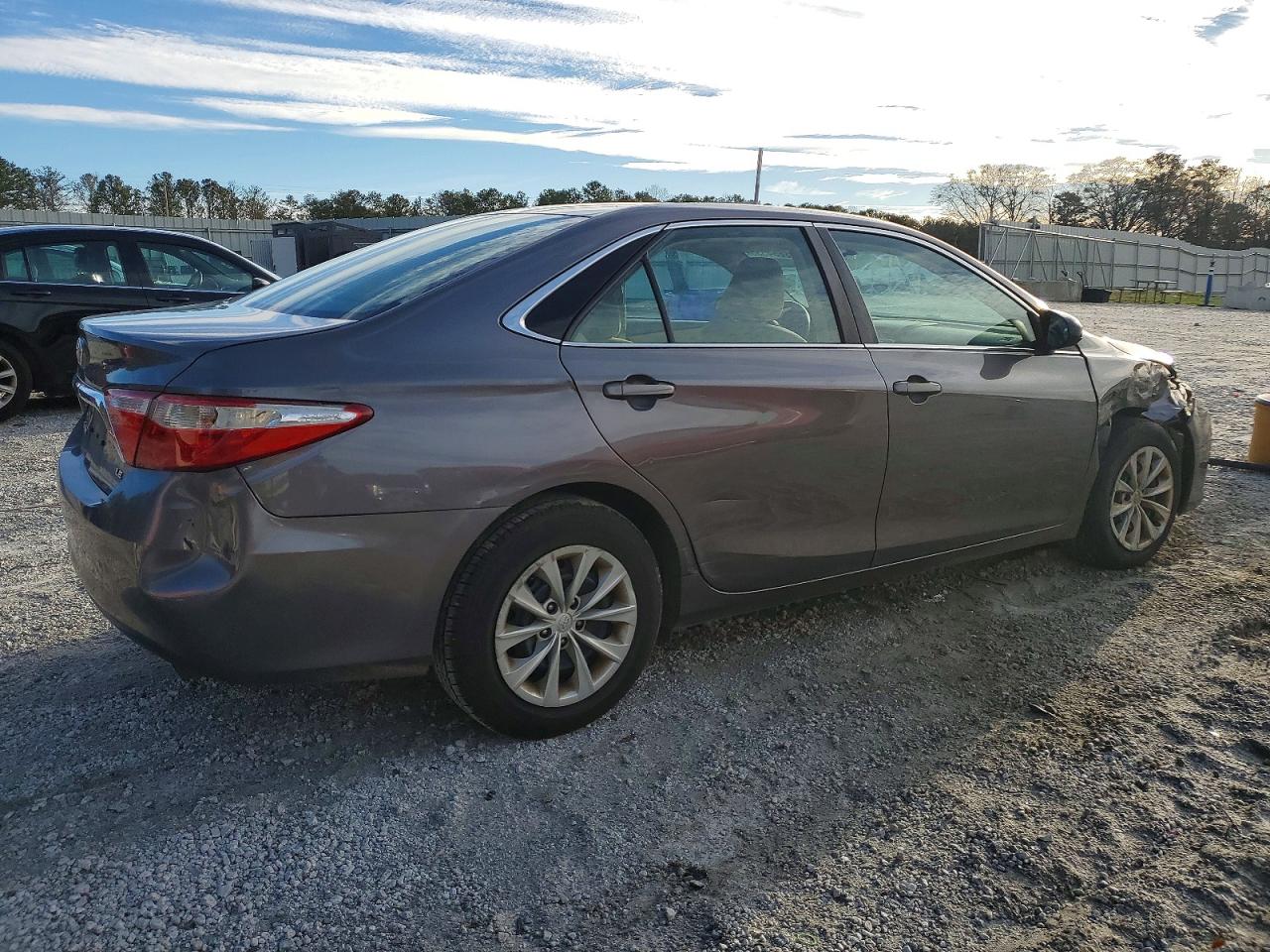 2015 Toyota Camry Le Silver vin: 4T1BF1FK5FU082052