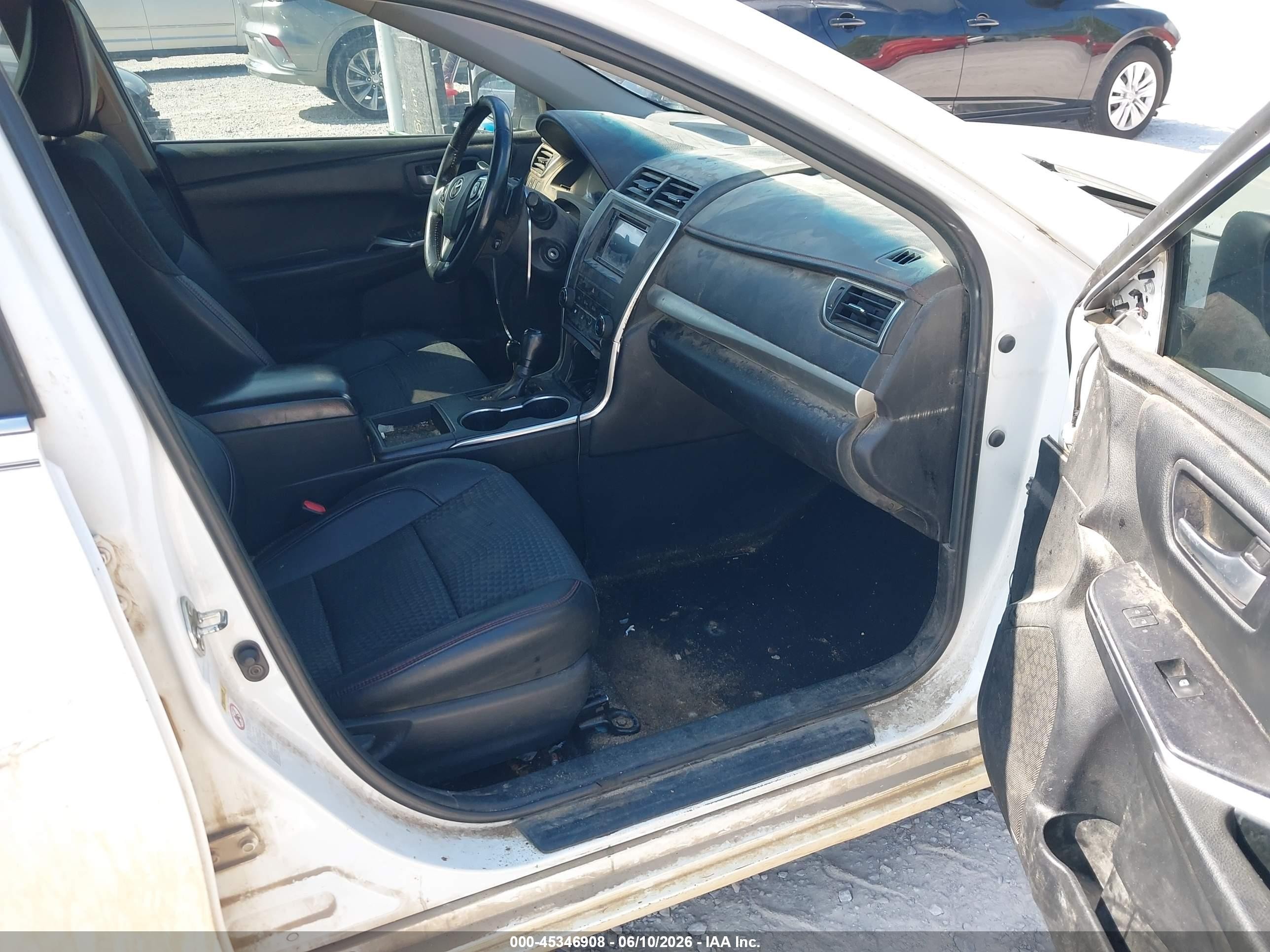 2015 Toyota Camry Se White vin: 4T1BF1FK5FU082357