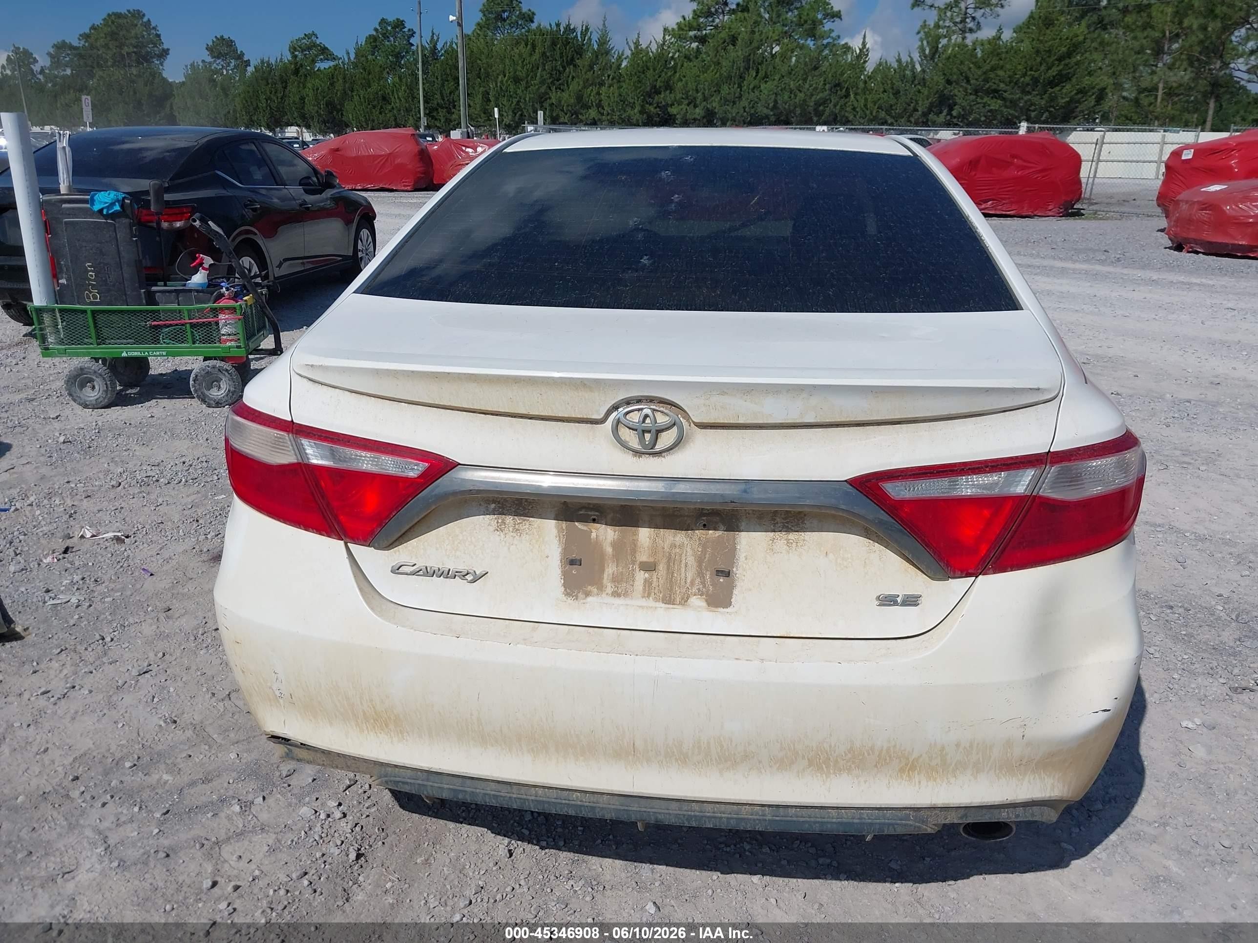 2015 Toyota Camry Se White vin: 4T1BF1FK5FU082357