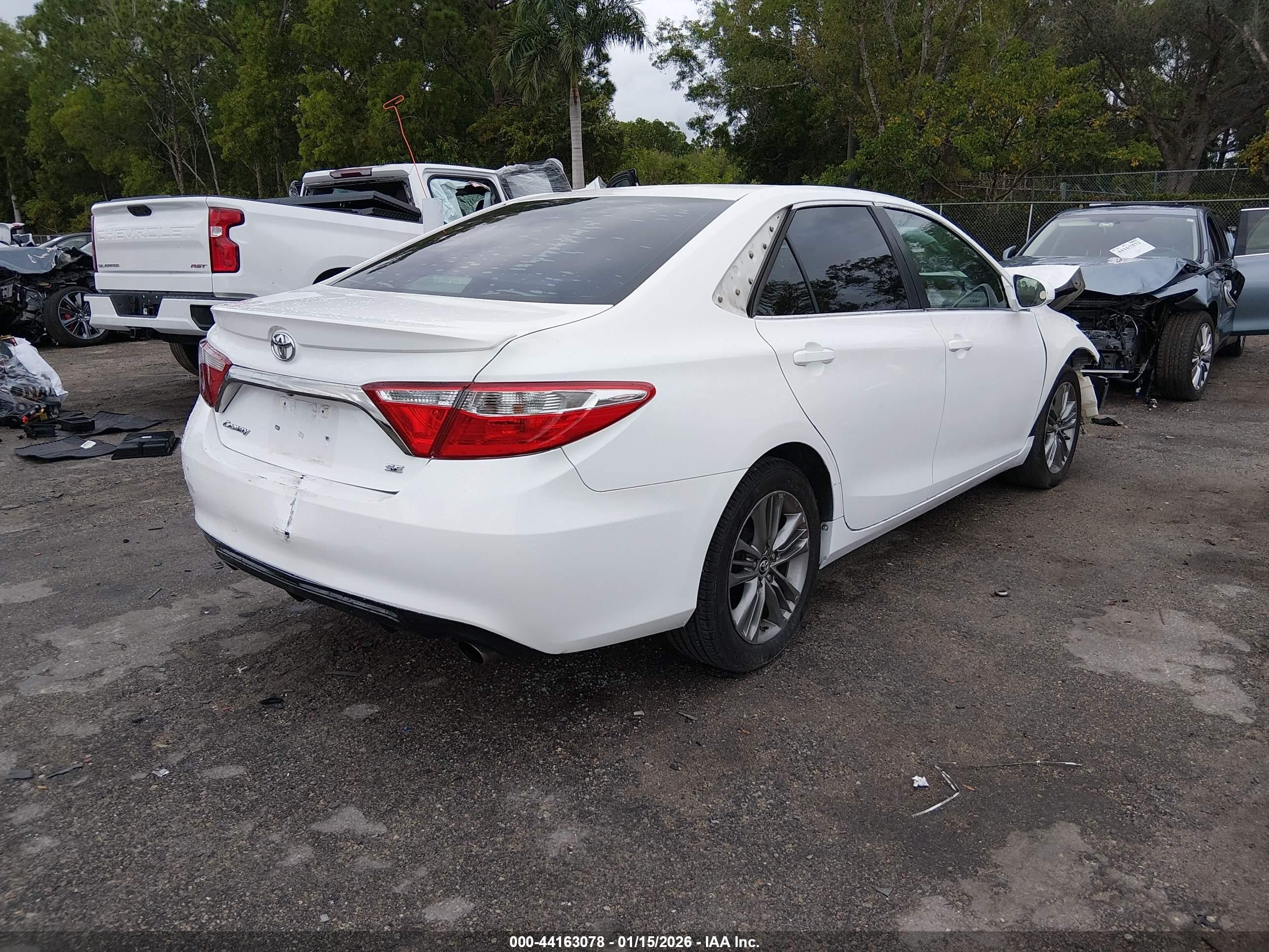 2015 Toyota Camry Se White vin: 4T1BF1FK5FU095707