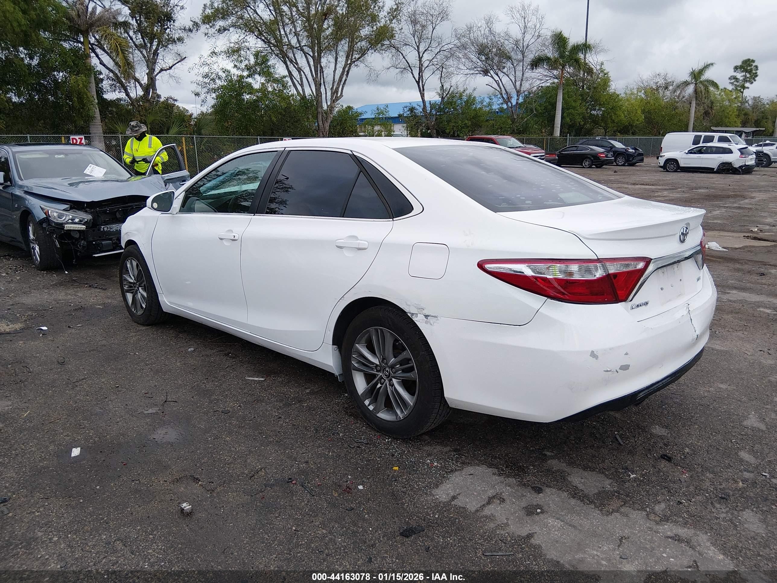 2015 Toyota Camry Se White vin: 4T1BF1FK5FU095707