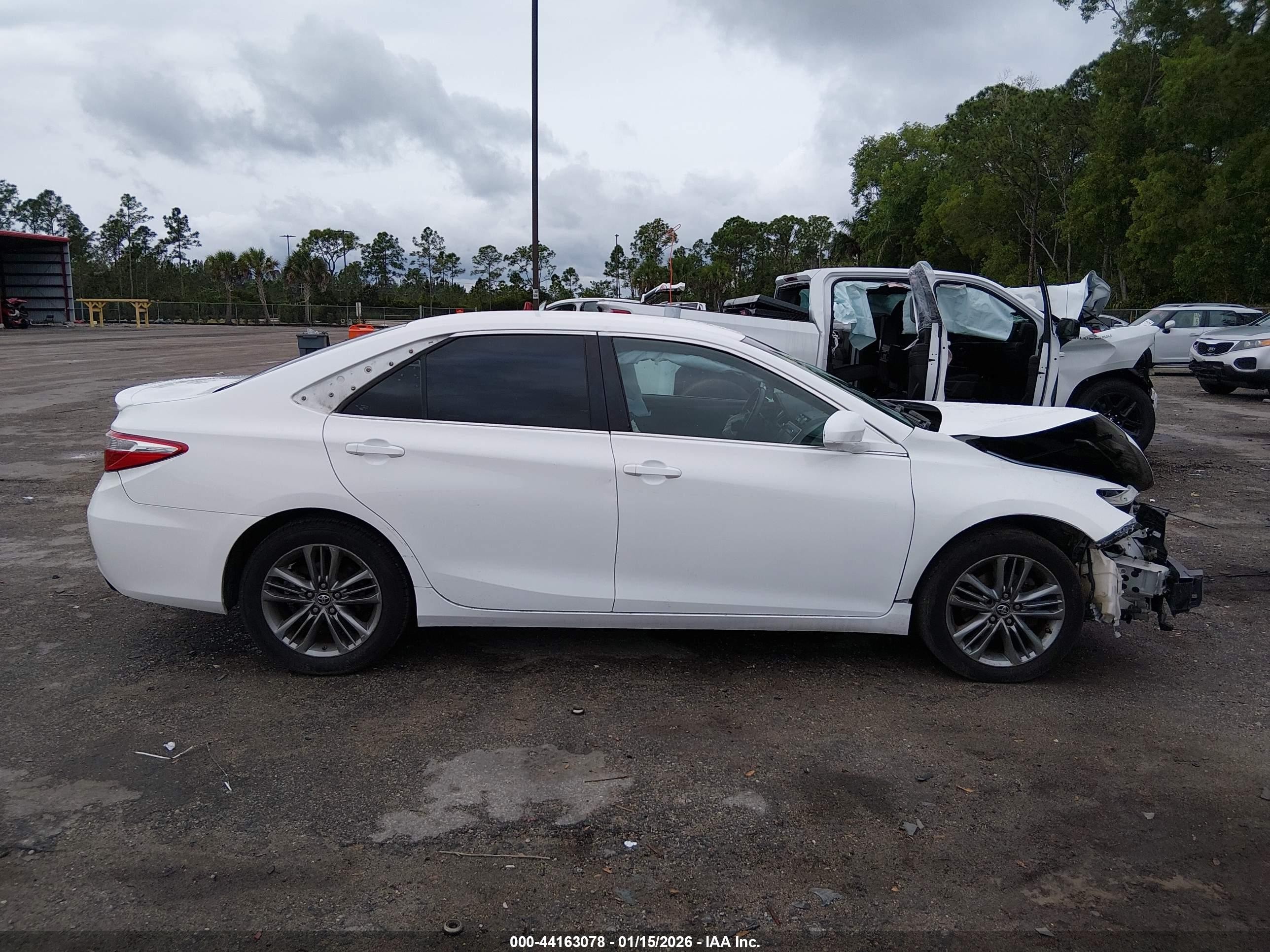 2015 Toyota Camry Se White vin: 4T1BF1FK5FU095707