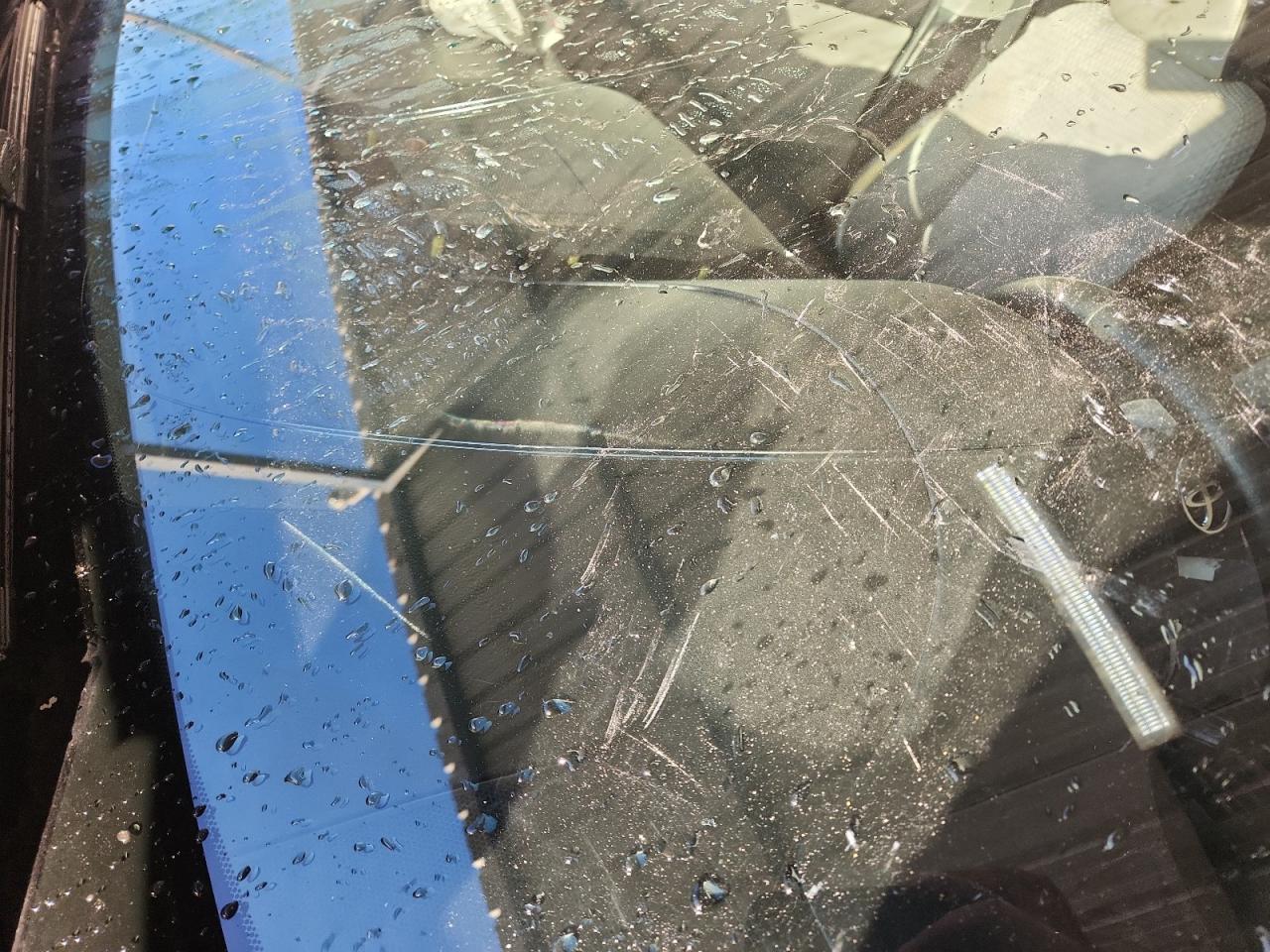 2015 Toyota Camry Se Silver vin: 4T1BF1FK5FU104261 Damage: Windshield, Broken, Replacement Required