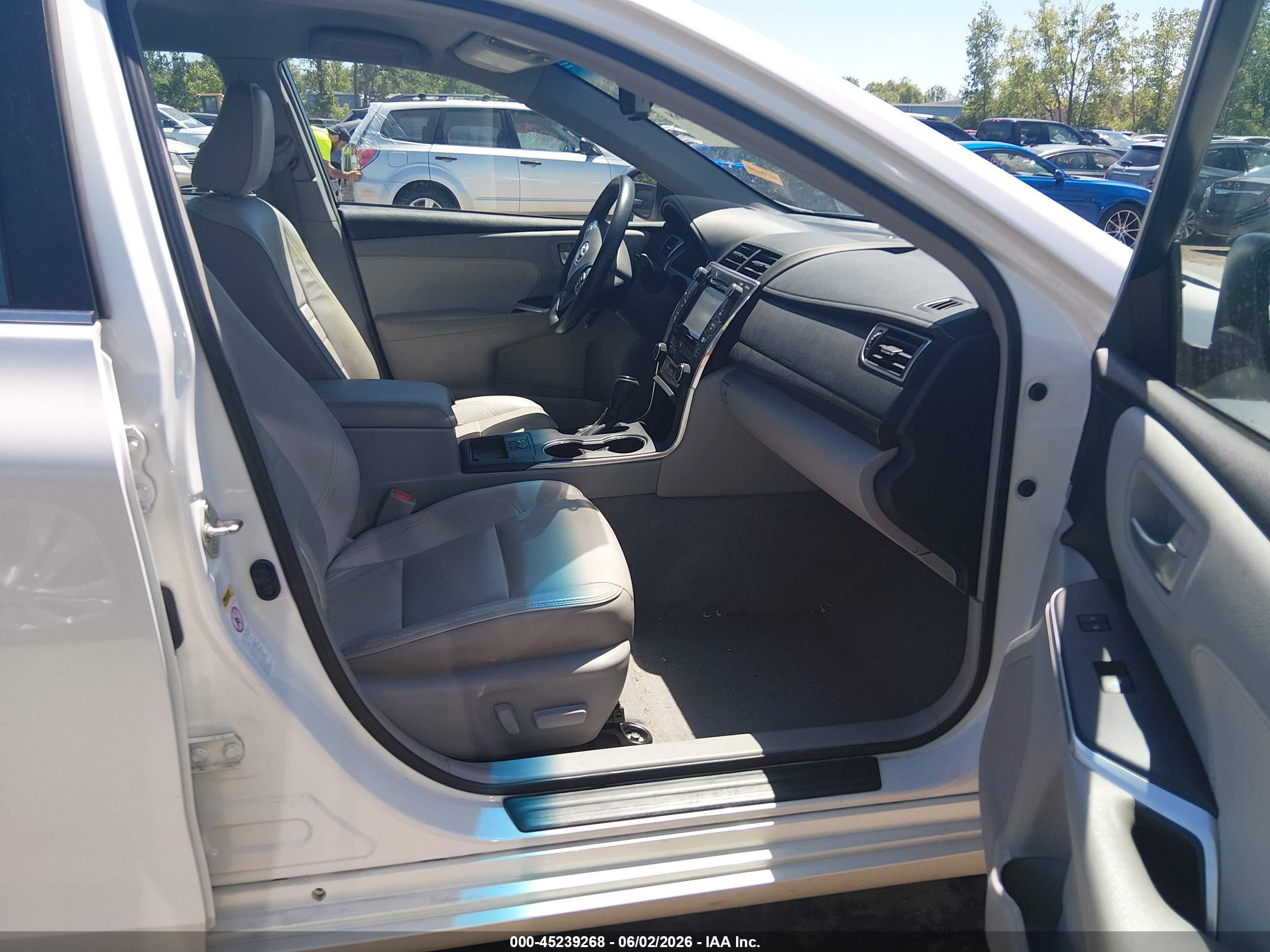 2015 Toyota Camry Xle White vin: 4T1BF1FK5FU113591