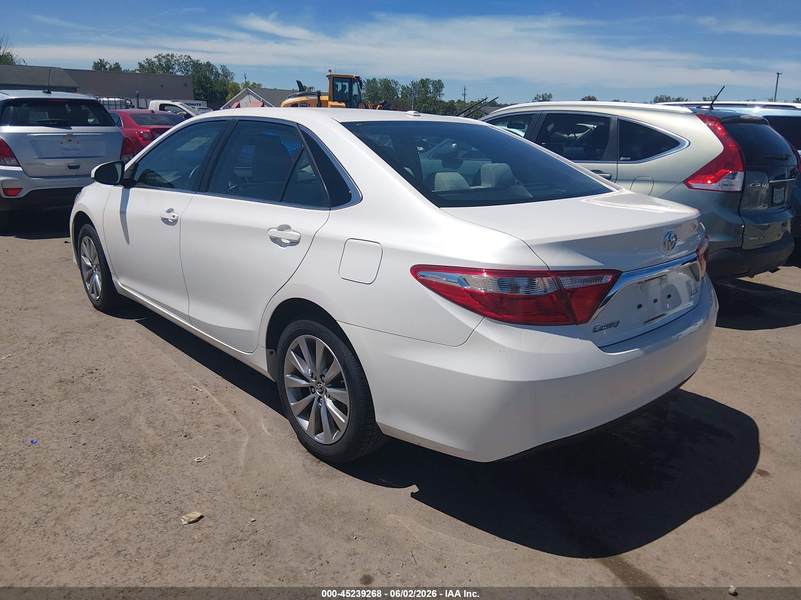 2015 Toyota Camry Xle White vin: 4T1BF1FK5FU113591