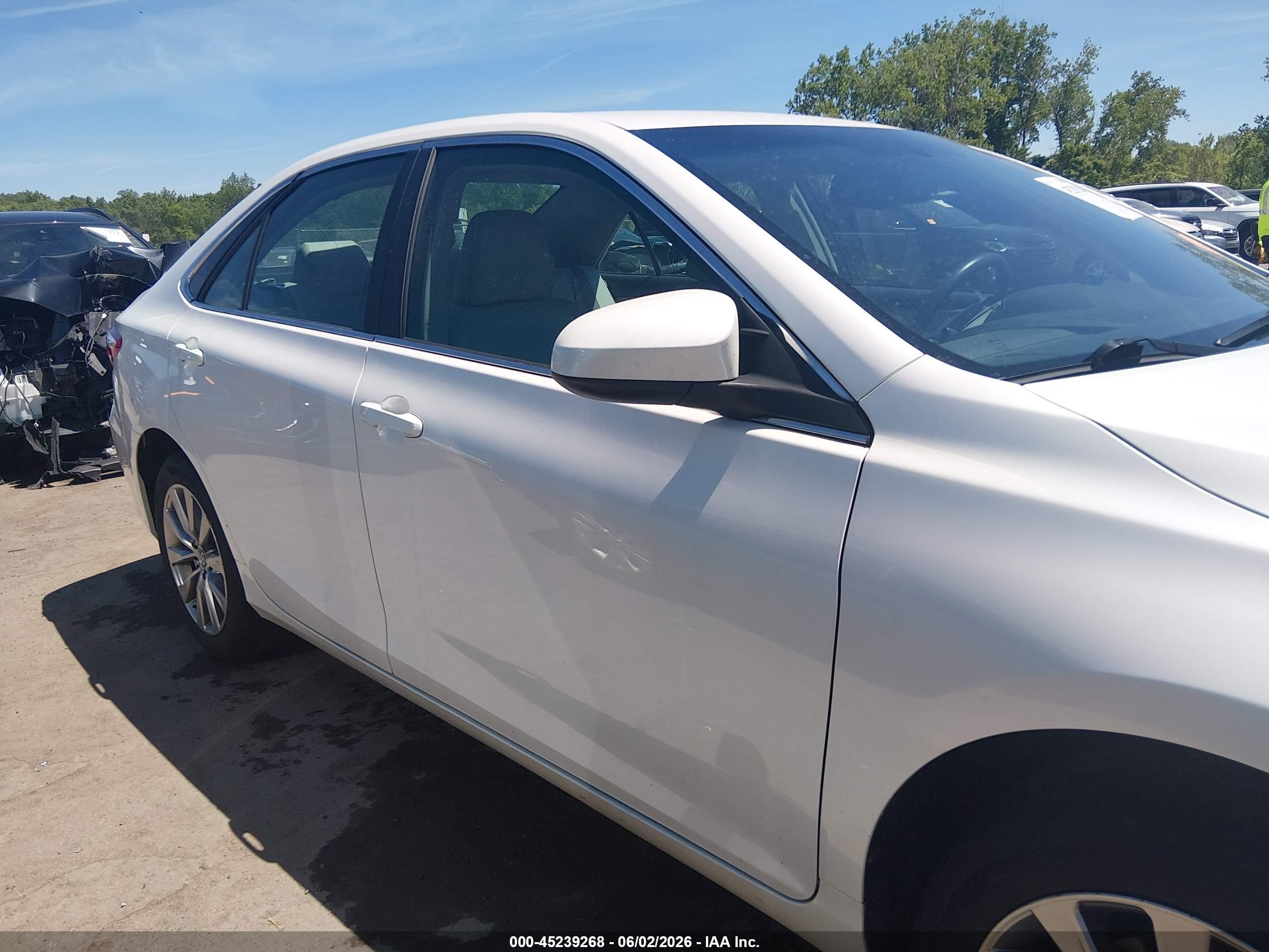 2015 Toyota Camry Xle White vin: 4T1BF1FK5FU113591