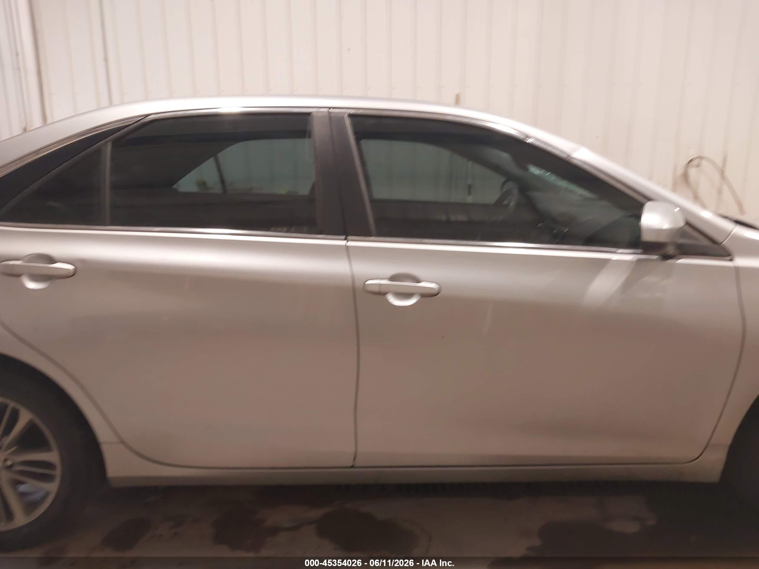2015 Toyota Camry Se Silver vin: 4T1BF1FK5FU876419