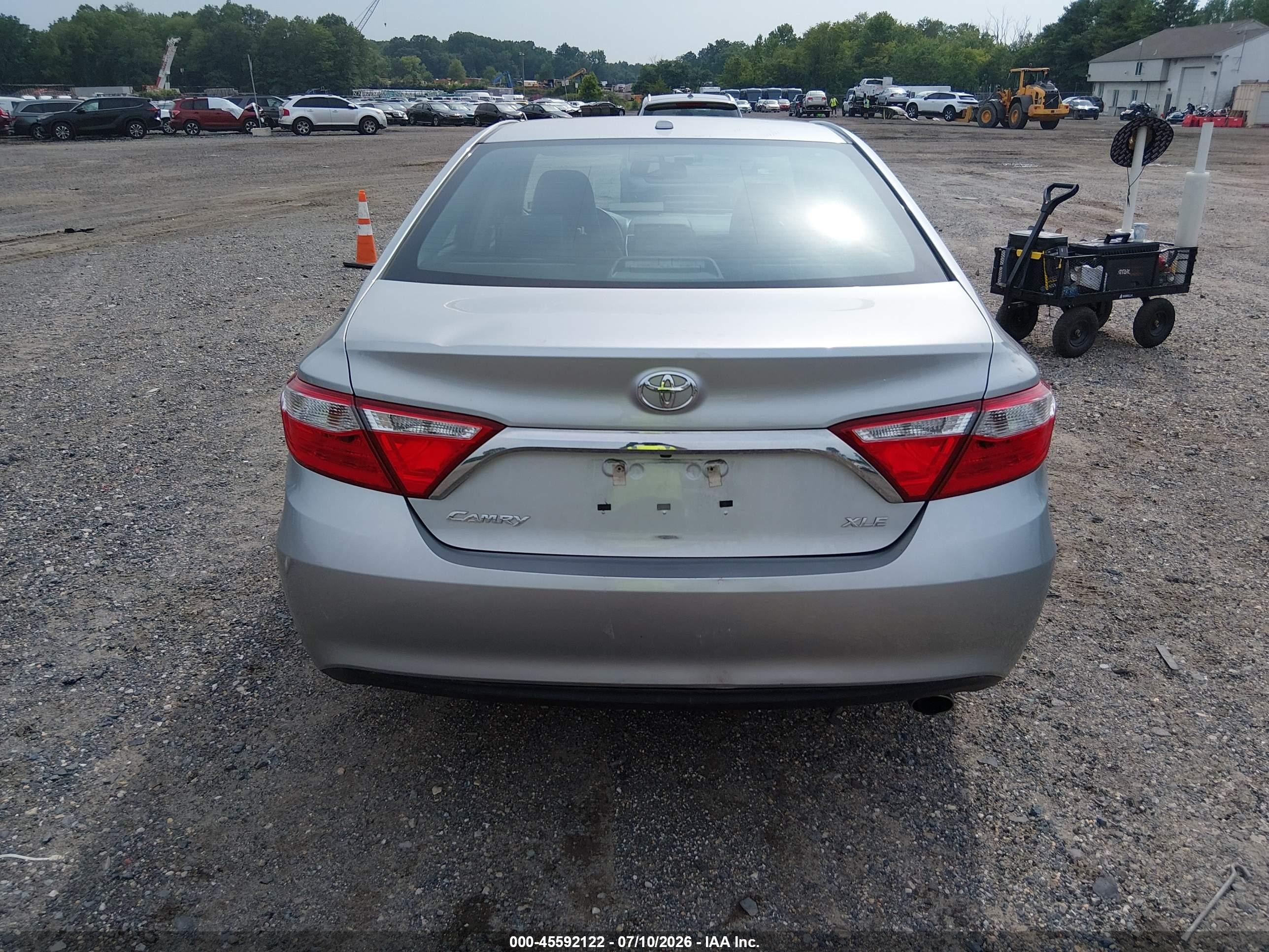 2015 Toyota Camry Xle Silver vin: 4T1BF1FK5FU893799