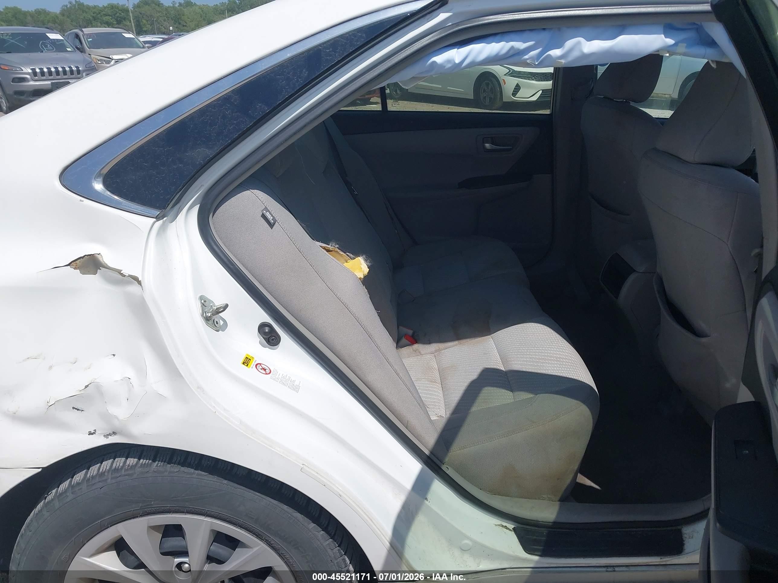 2015 Toyota Camry Le White vin: 4T1BF1FK5FU930270