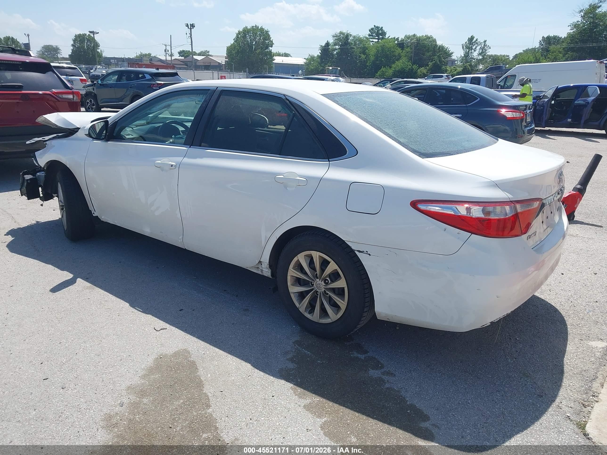 2015 Toyota Camry Le White vin: 4T1BF1FK5FU930270