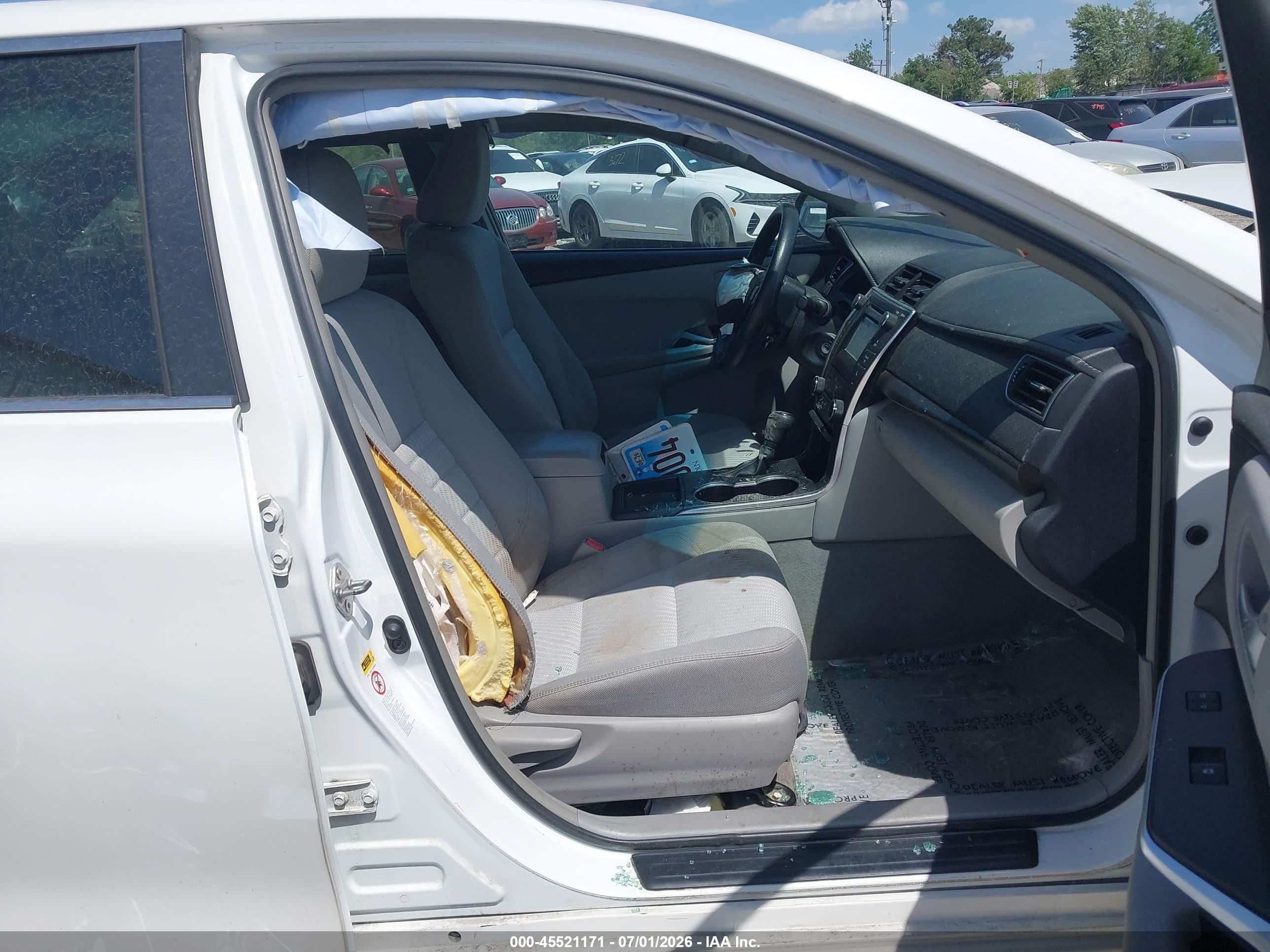 2015 Toyota Camry Le White vin: 4T1BF1FK5FU930270